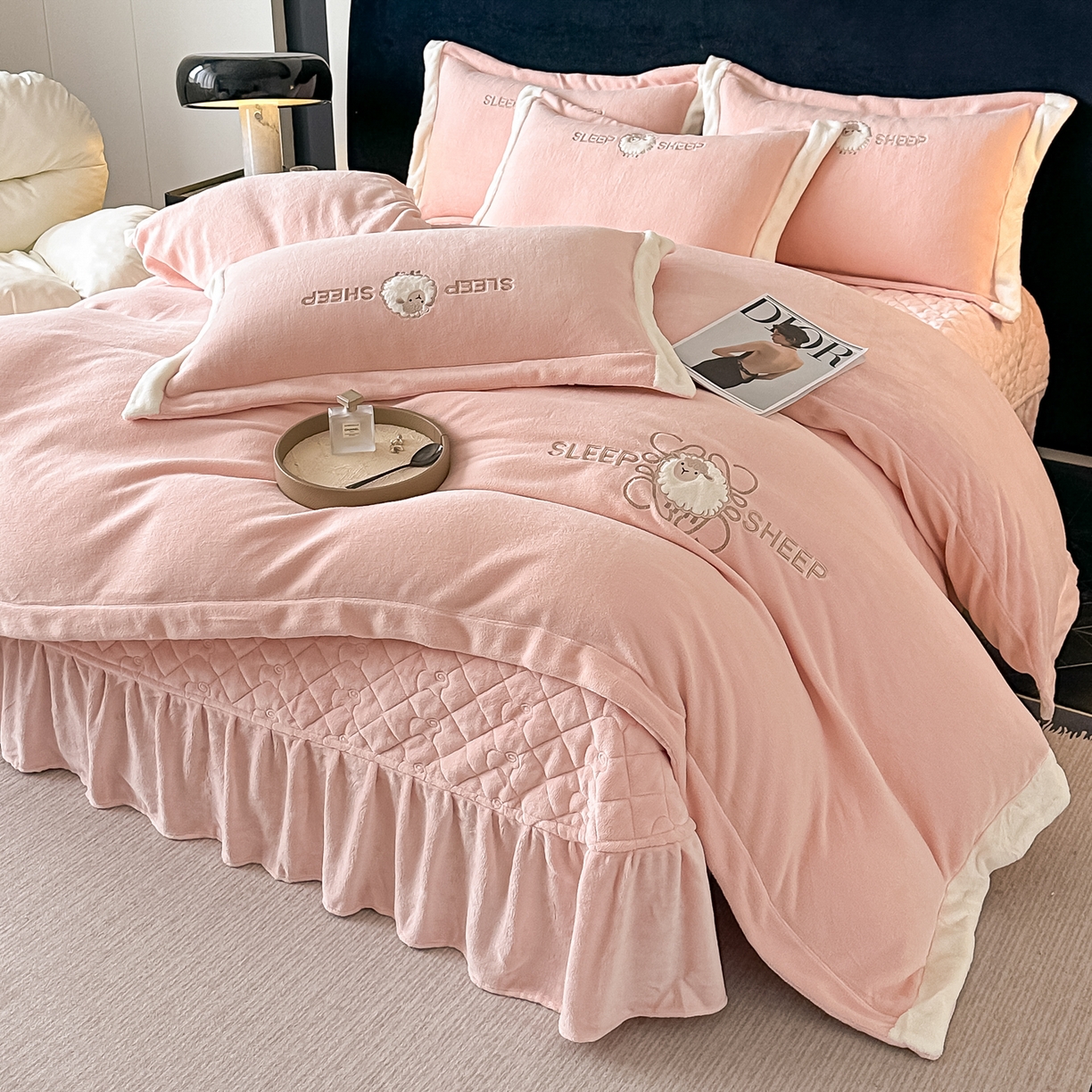 91家纺网 家纺一手货源 找家纺 （总）诺可 2025新款秋冬牛奶绒床盖款四件套-咩羊乐园