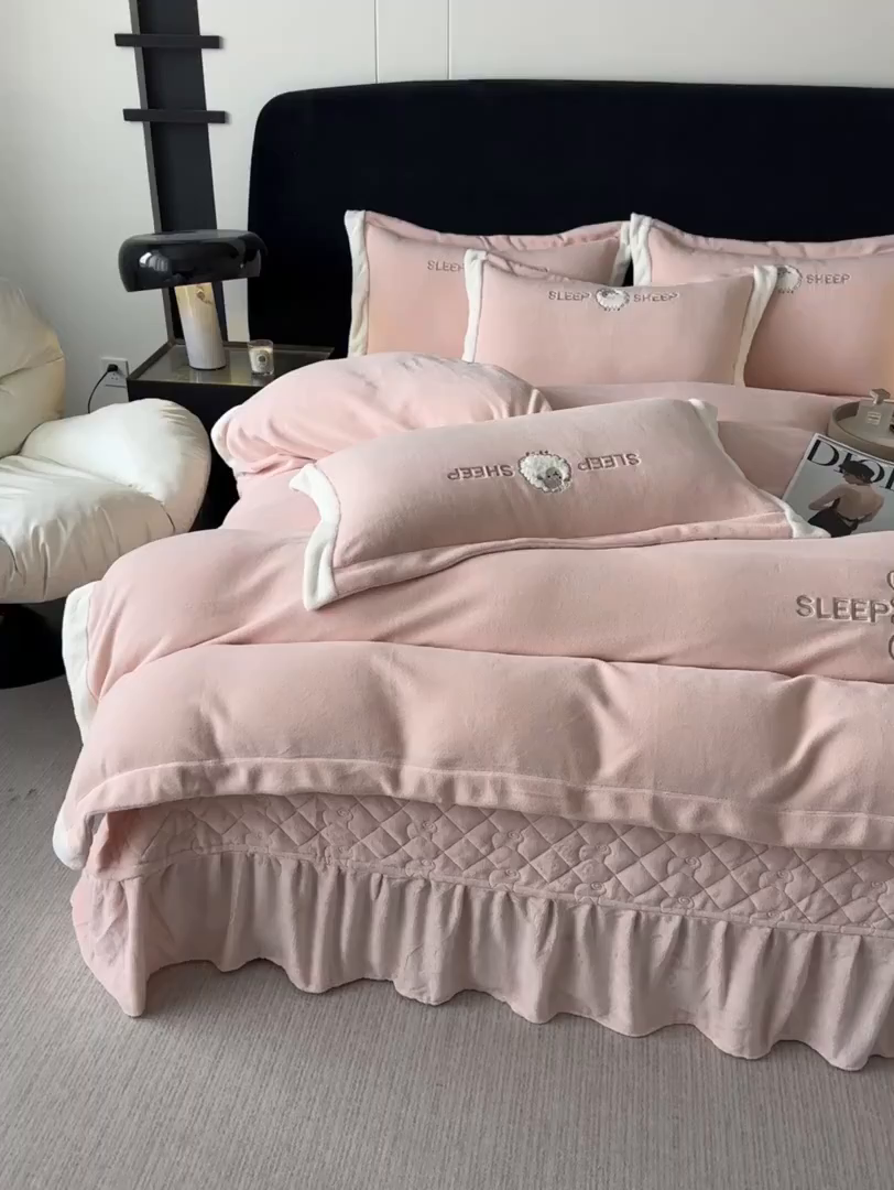 91家纺网 家纺一手货源 找家纺 （总）诺可 2025新款秋冬牛奶绒床盖款四件套-咩羊乐园