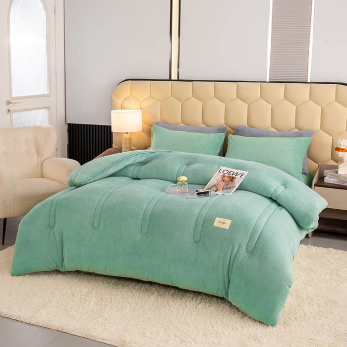 91家纺网 家纺一手货源 找家纺 恋之巢家纺 2025新款双面牛奶绒模特冬被被子被芯 青柠绿