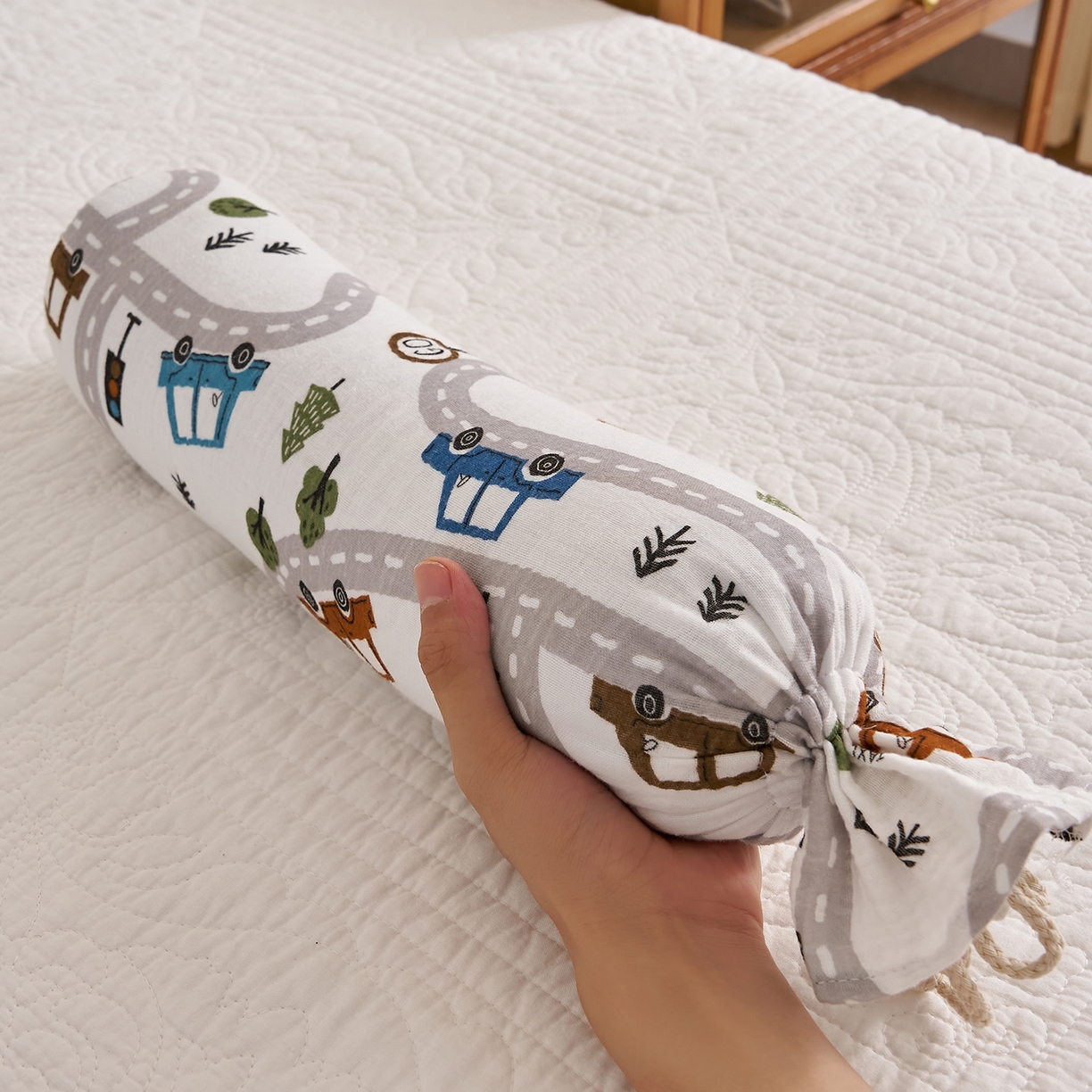 91家纺网 家纺一手货源 找家纺 乐可 2025新款全棉纱布哄睡糖果枕枕头枕芯 纱布哄睡糖果枕-飘移