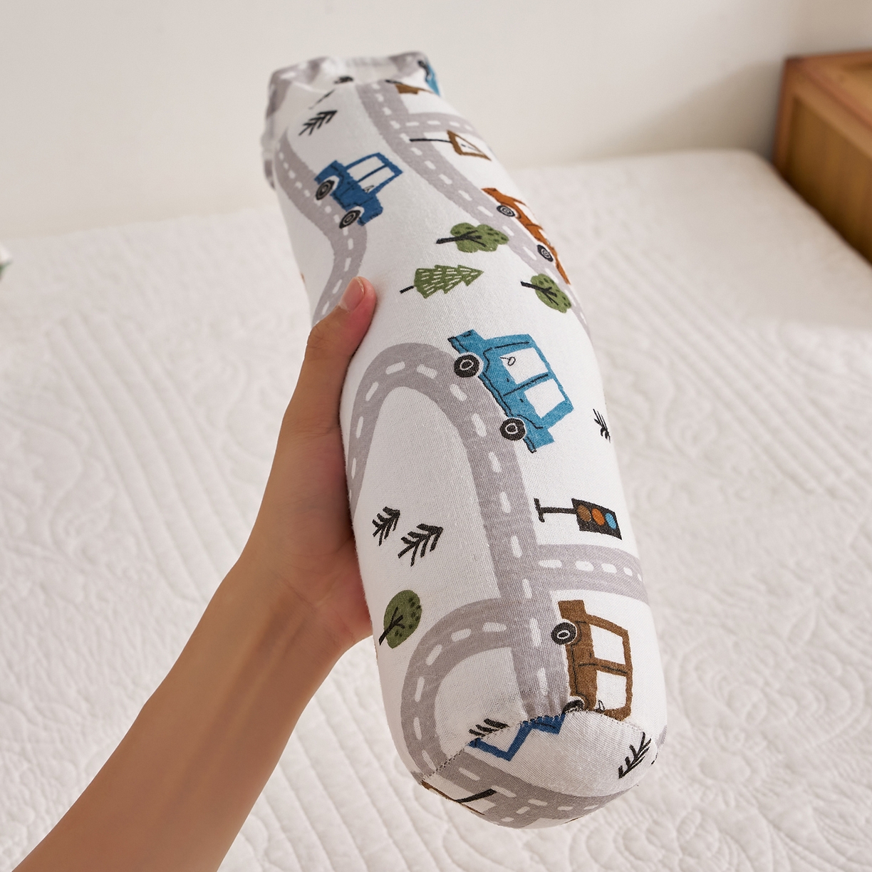 91家纺网 家纺一手货源 找家纺 乐可 2025新款全棉纱布哄睡糖果枕枕头枕芯 纱布哄睡糖果枕-飘移