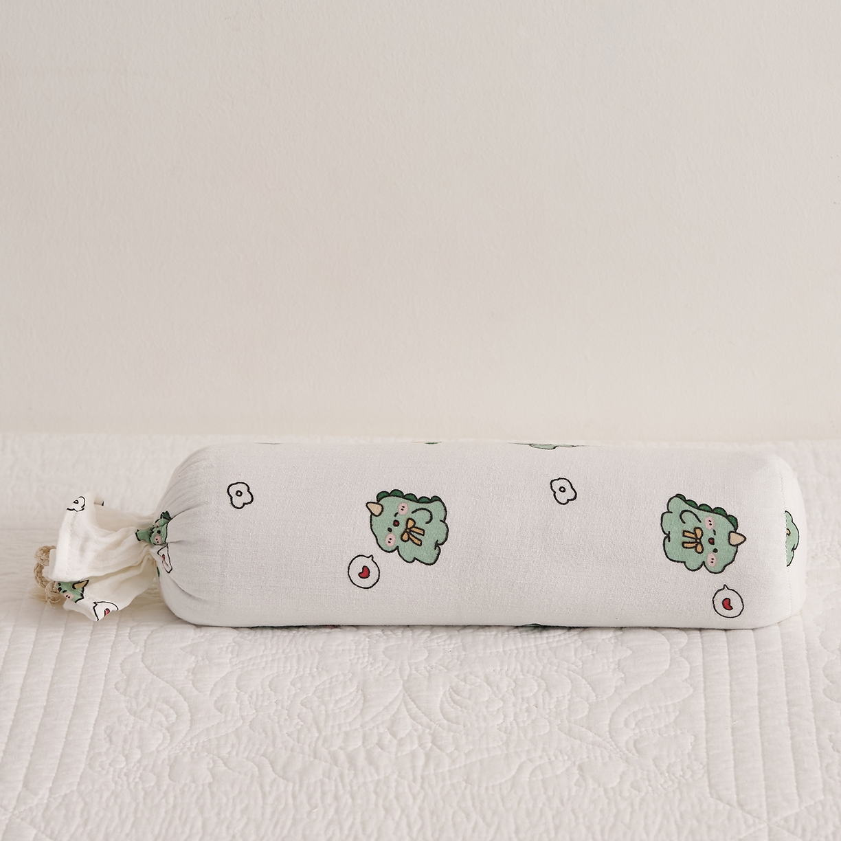 91家纺网 家纺一手货源 找家纺 乐可 2025新款全棉纱布哄睡糖果枕枕头枕芯 纱布哄睡糖果枕-小奶龙白