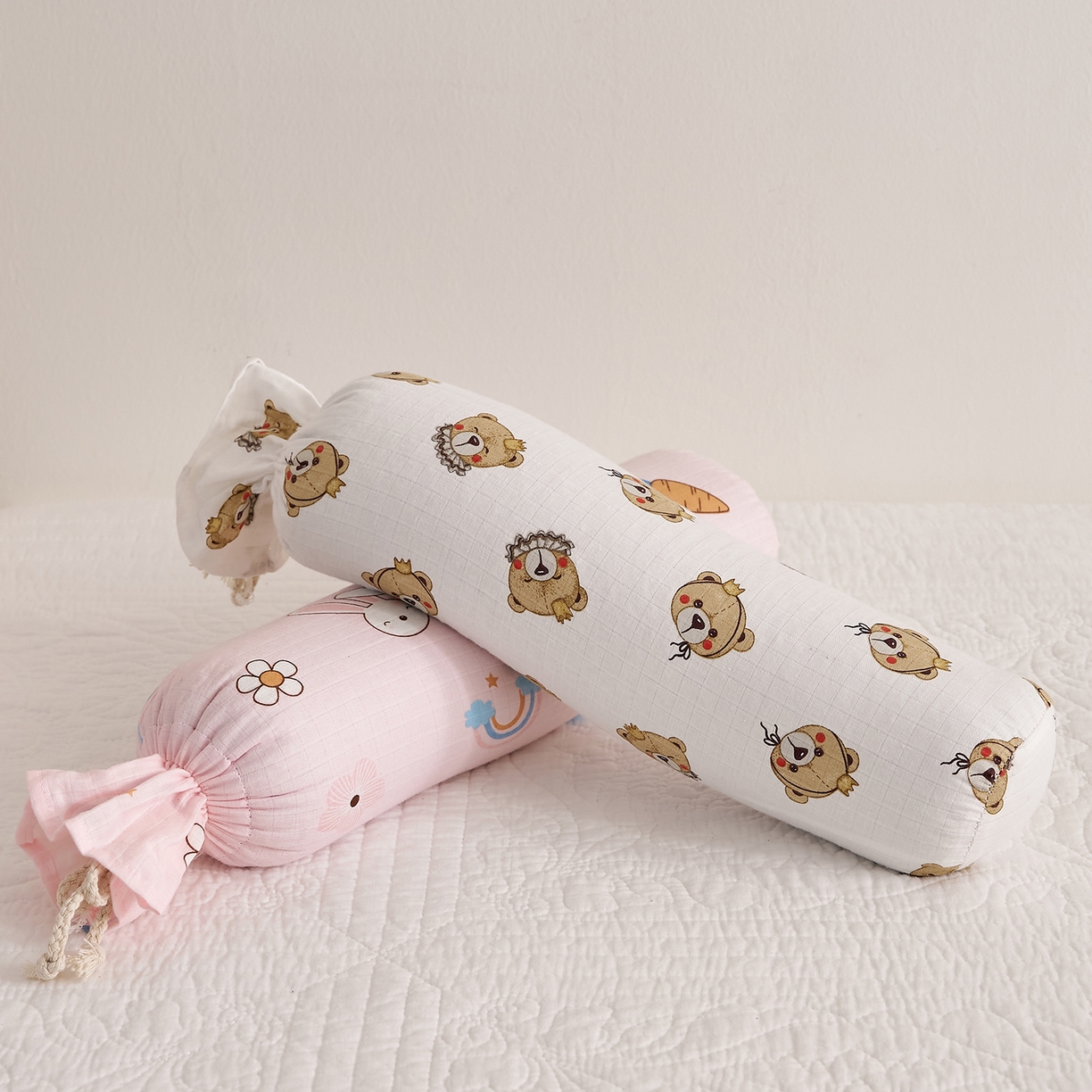 91家纺网 家纺一手货源 找家纺 乐可 2025新款全棉双层纱哄睡枕决明子枕婴儿枕儿童枕枕头枕芯 双层纱哄睡枕-小熊王子白