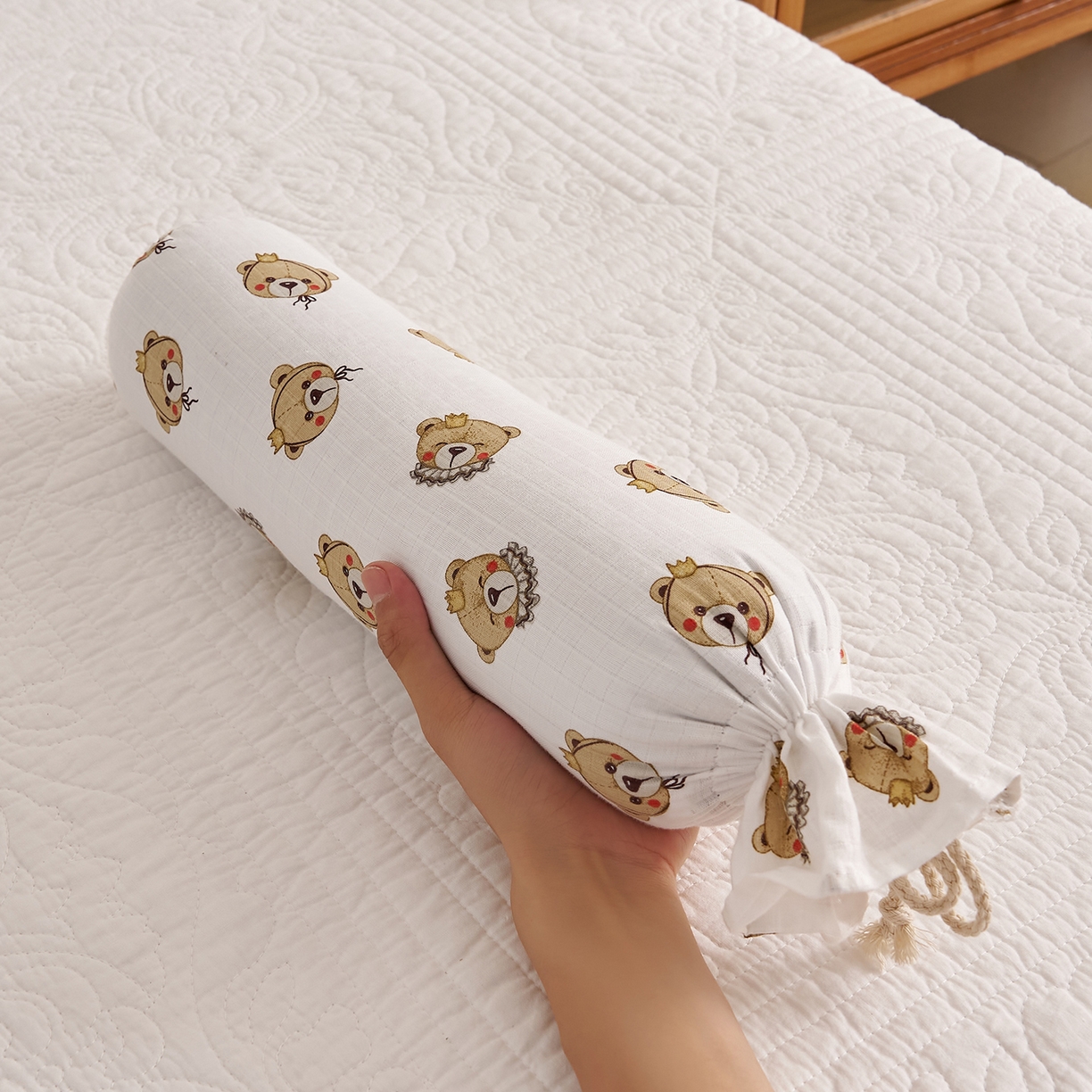 91家纺网 家纺一手货源 找家纺 乐可 2025新款全棉双层纱哄睡枕决明子枕婴儿枕儿童枕枕头枕芯 双层纱哄睡枕-小熊王子白