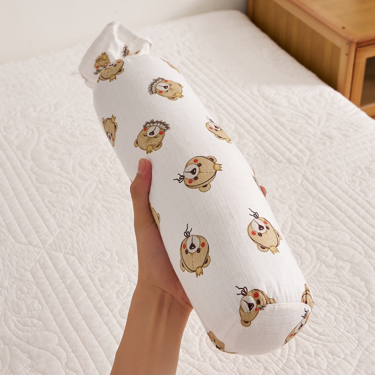 91家纺网 家纺一手货源 找家纺 乐可 2025新款全棉双层纱哄睡枕决明子枕婴儿枕儿童枕枕头枕芯 双层纱哄睡枕-小熊王子白