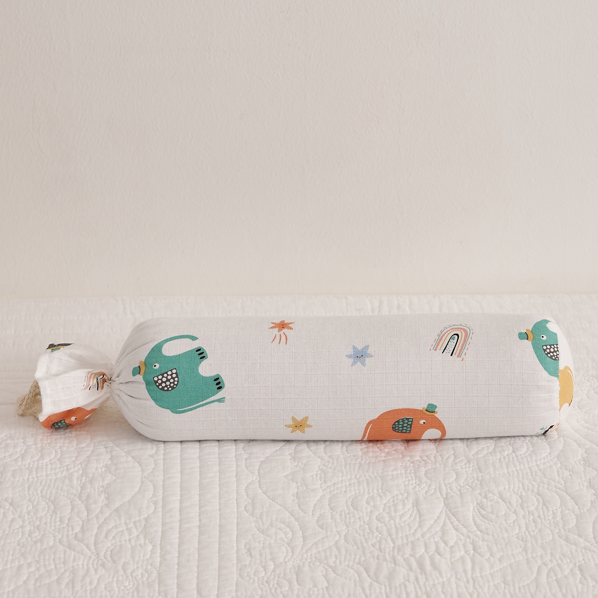 91家纺网 家纺一手货源 找家纺 乐可 2025新款全棉双层纱哄睡枕决明子枕婴儿枕儿童枕枕头枕芯 双层纱哄睡枕-礼帽小象白