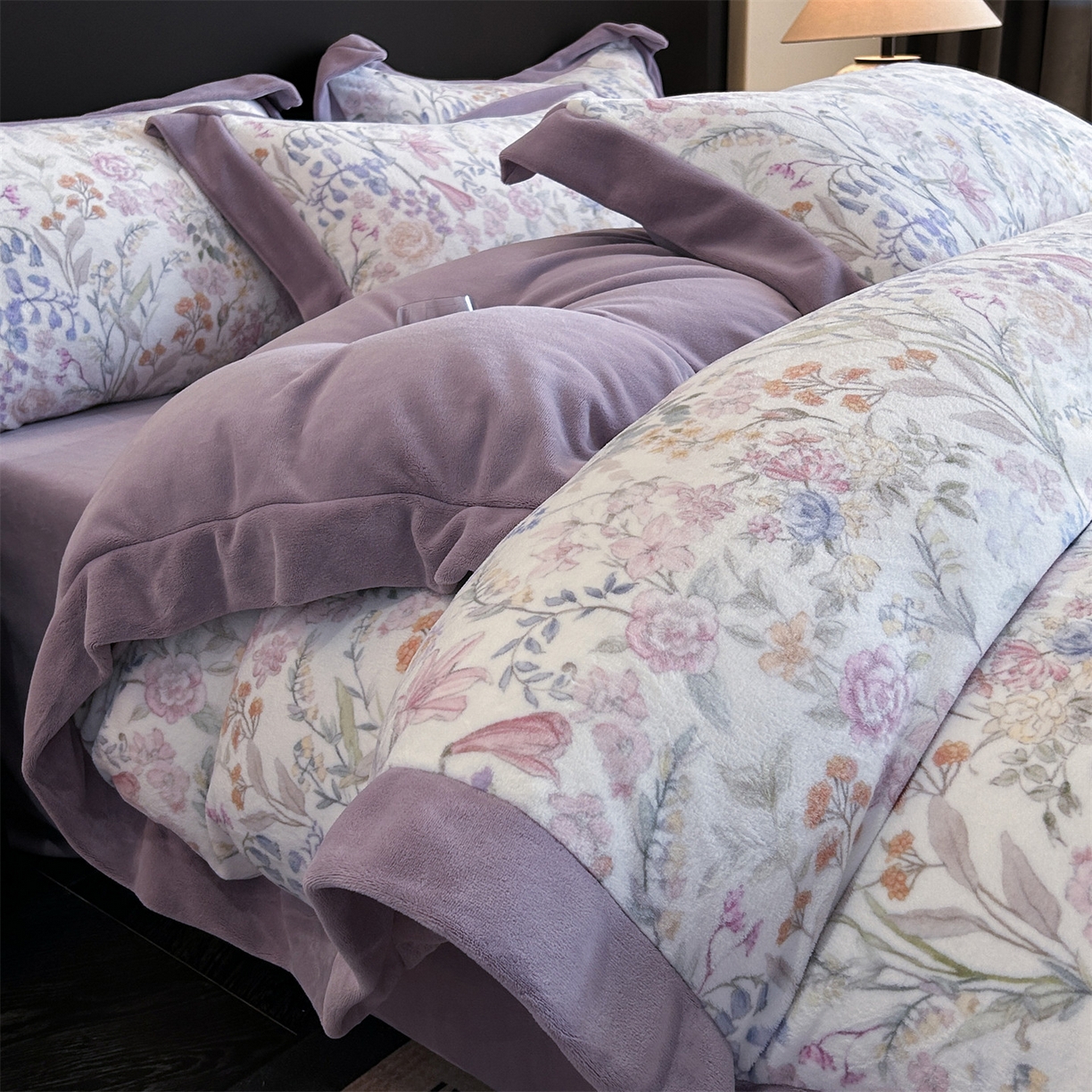 91家纺网 家纺一手货源 找家纺 （总）眷恋家纺 2025新款加厚牛奶绒法式数码印花宽边四件套