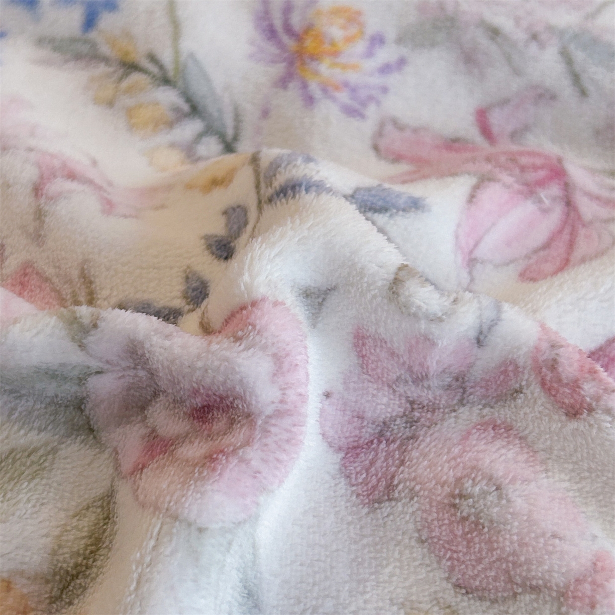 91家纺网 家纺一手货源 找家纺 眷恋家纺 2025新款加厚牛奶绒法式数码印花宽边四件套 屿冬