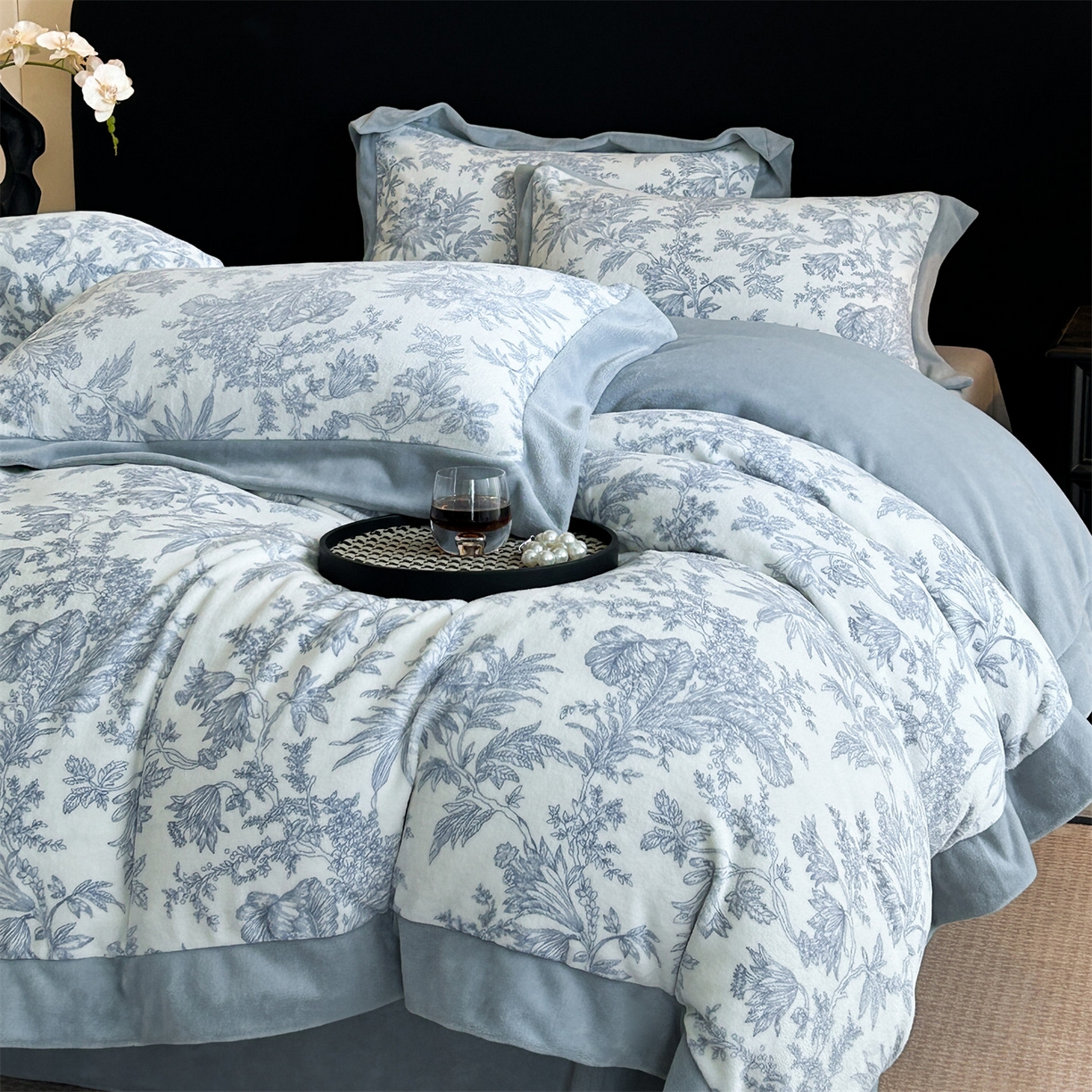 91家纺网 家纺一手货源 找家纺 眷恋家纺 2025新款加厚牛奶绒法式数码印花宽边四件套 初羽