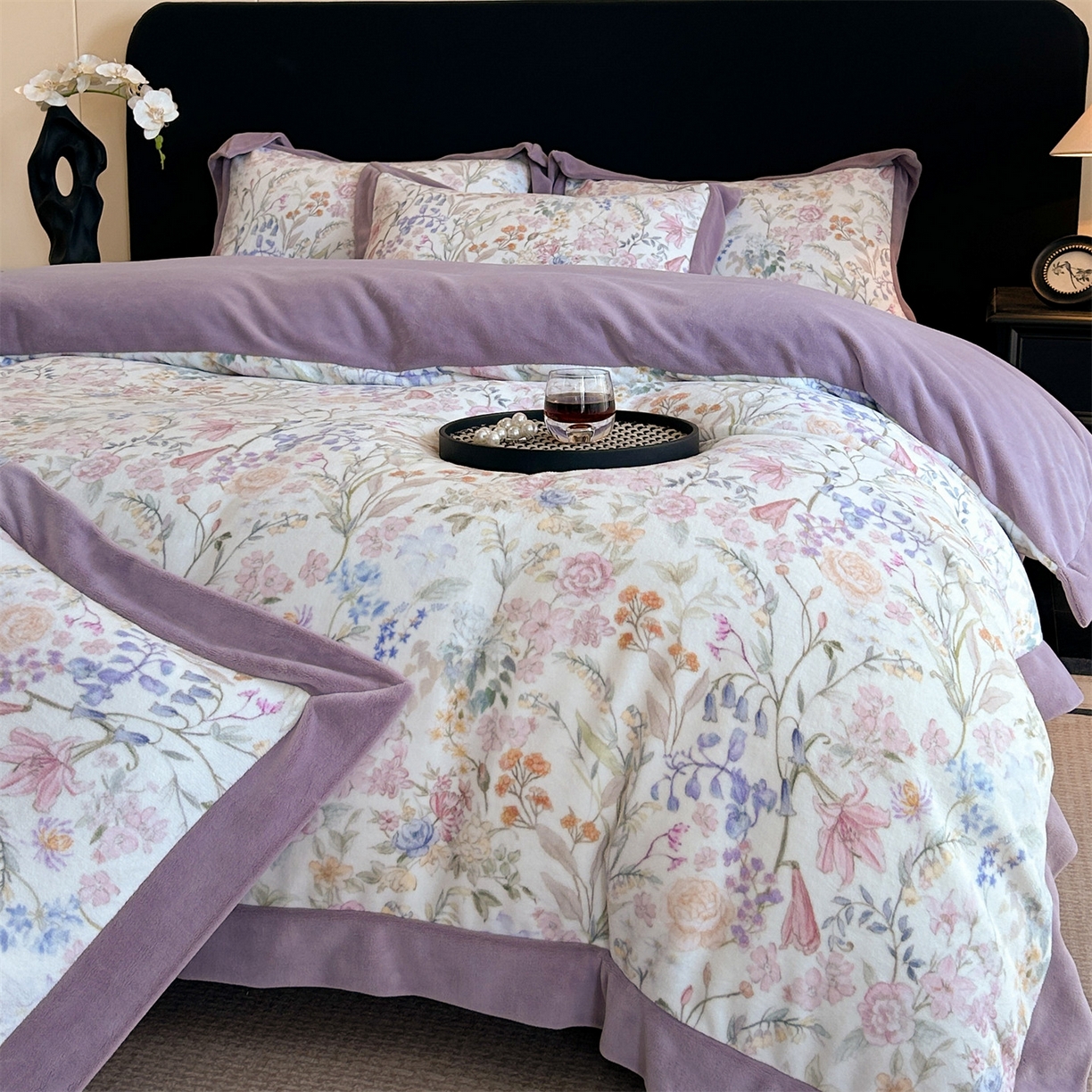 91家纺网 家纺一手货源 找家纺 眷恋家纺 2025新款加厚牛奶绒法式数码印花宽边四件套 屿冬