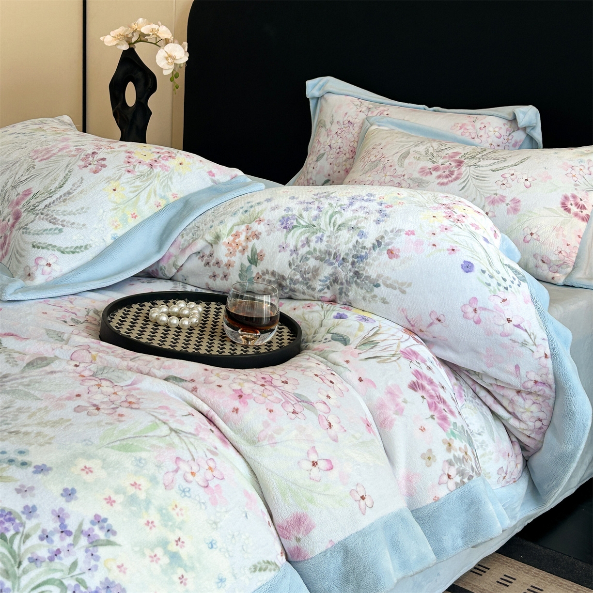 91家纺网 家纺一手货源 找家纺 眷恋家纺 2025新款加厚牛奶绒法式数码印花宽边四件套 花海