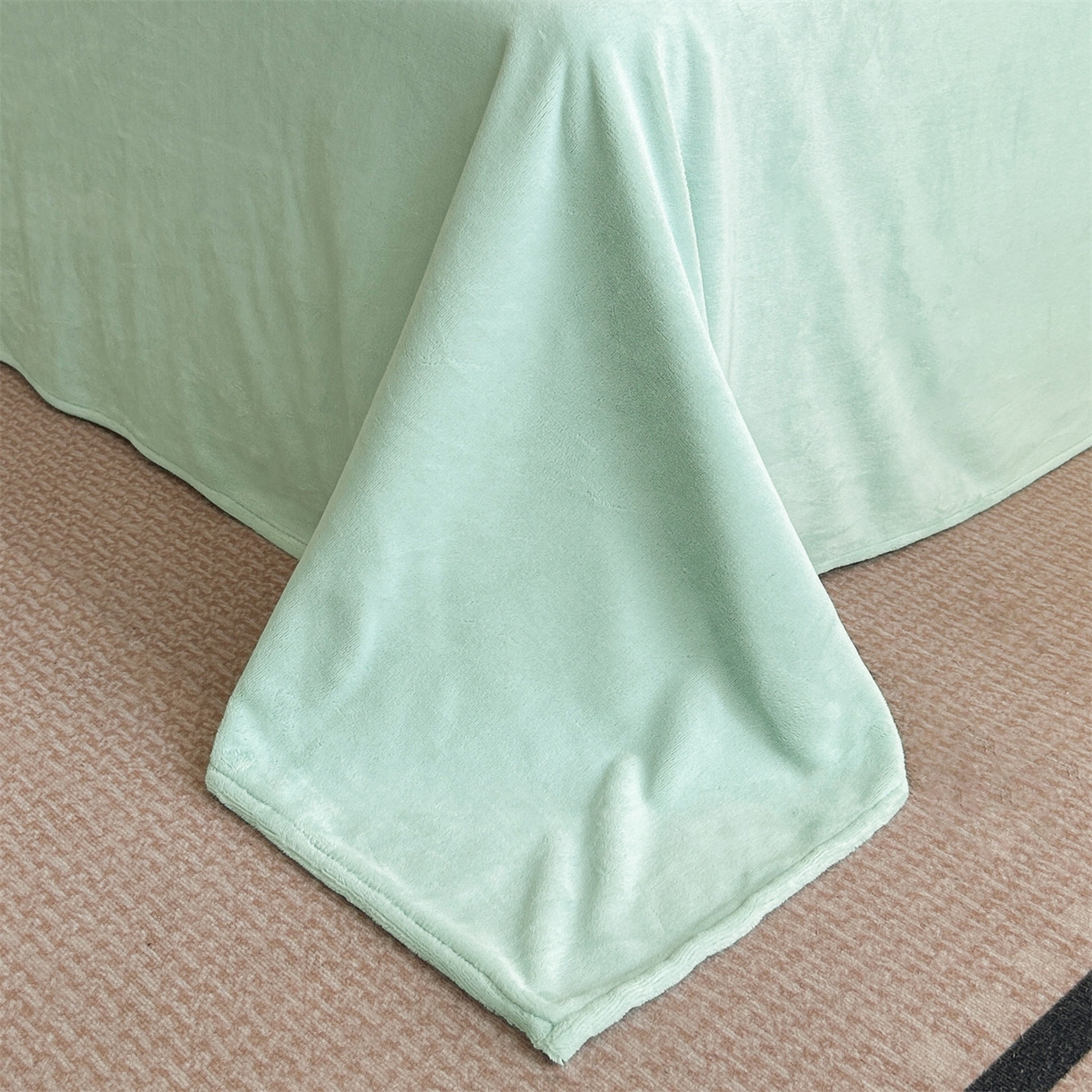 91家纺网 家纺一手货源 找家纺 眷恋家纺 2025新款加厚牛奶绒法式数码印花宽边四件套 奈雪