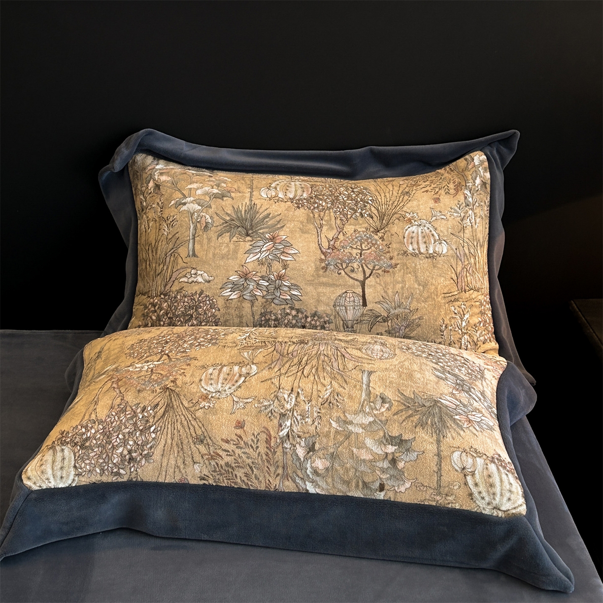 91家纺网 家纺一手货源 找家纺 眷恋家纺 2025新款加厚牛奶绒法式数码印花宽边四件套 菲尔德