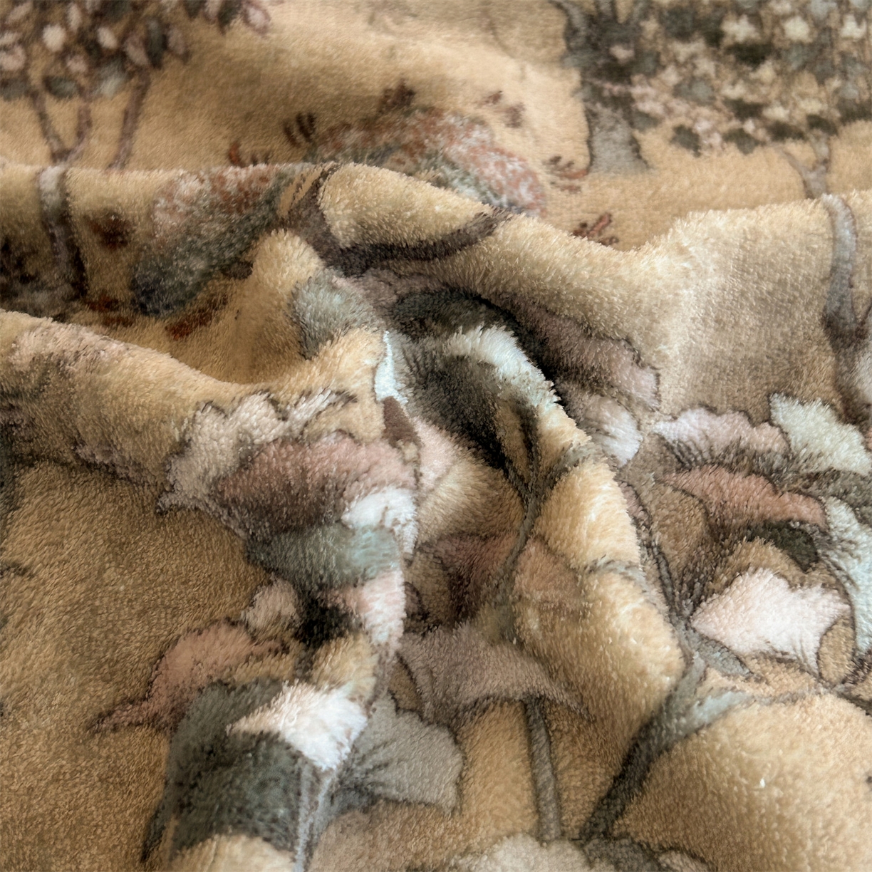 91家纺网 家纺一手货源 找家纺 眷恋家纺 2025新款加厚牛奶绒法式数码印花宽边四件套 菲尔德