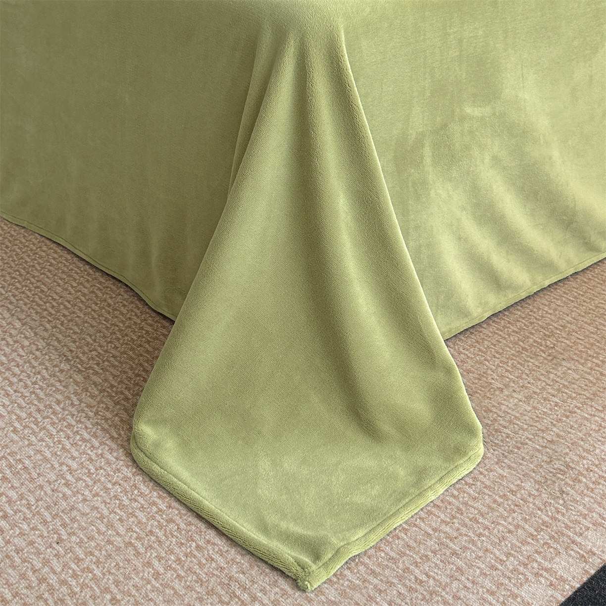 91家纺网 家纺一手货源 找家纺 眷恋家纺 2025新款加厚牛奶绒法式数码印花宽边四件套 倾墨