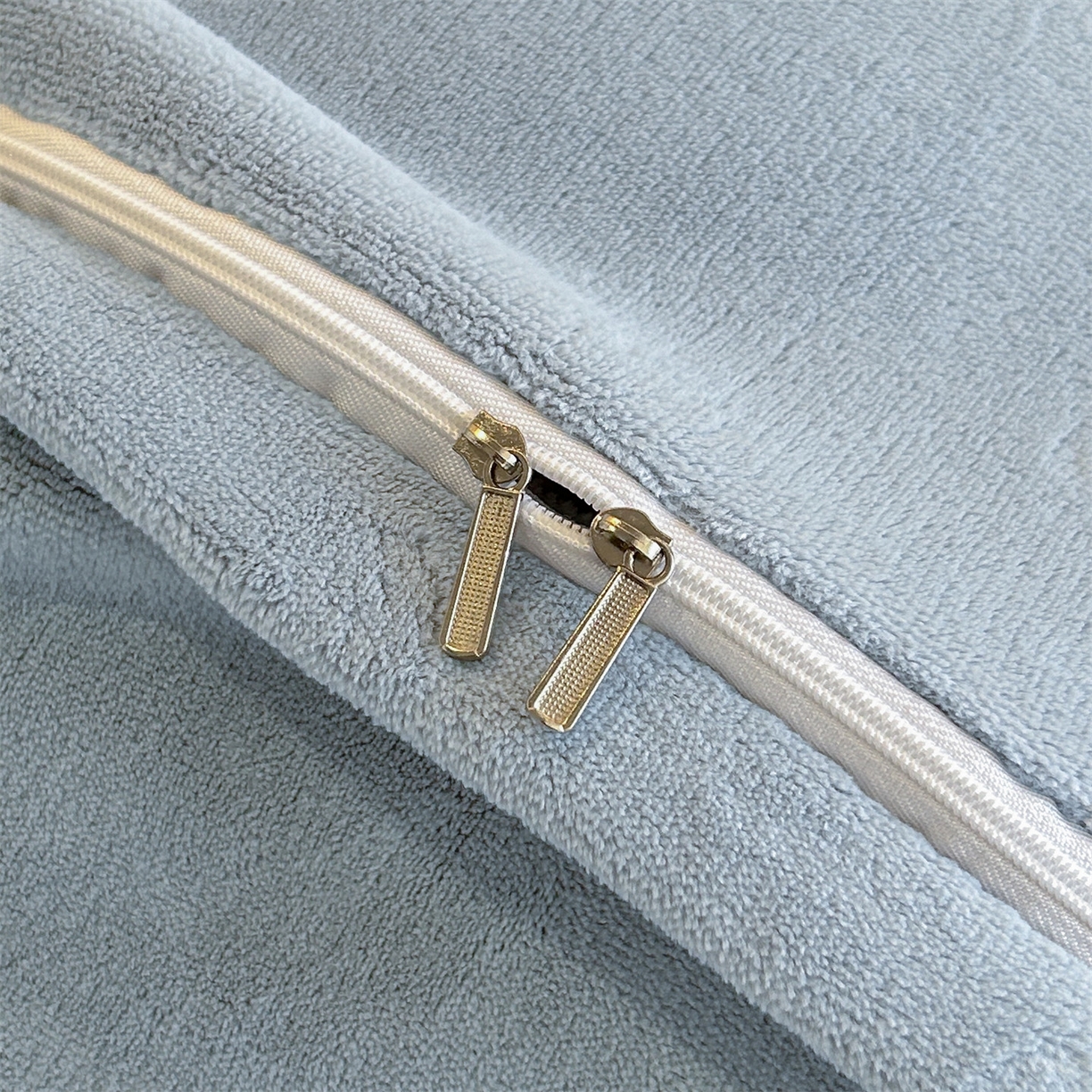 91家纺网 家纺一手货源 找家纺 眷恋家纺 2025新款加厚牛奶绒法式数码印花宽边四件套 韵蝶