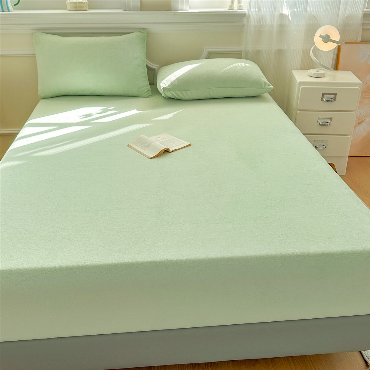 91家纺网 家纺一手货源 找家纺 沐纯家居 2025新款250g全消光牛奶绒单床笠 果绿