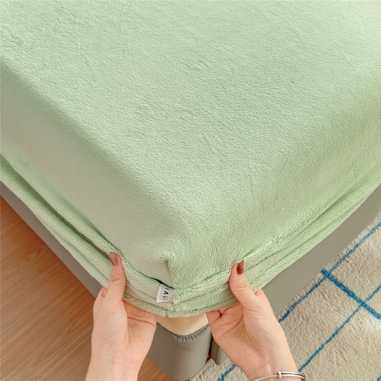 91家纺网 家纺一手货源 找家纺 沐纯家居 2025新款250g全消光牛奶绒单床笠 果绿