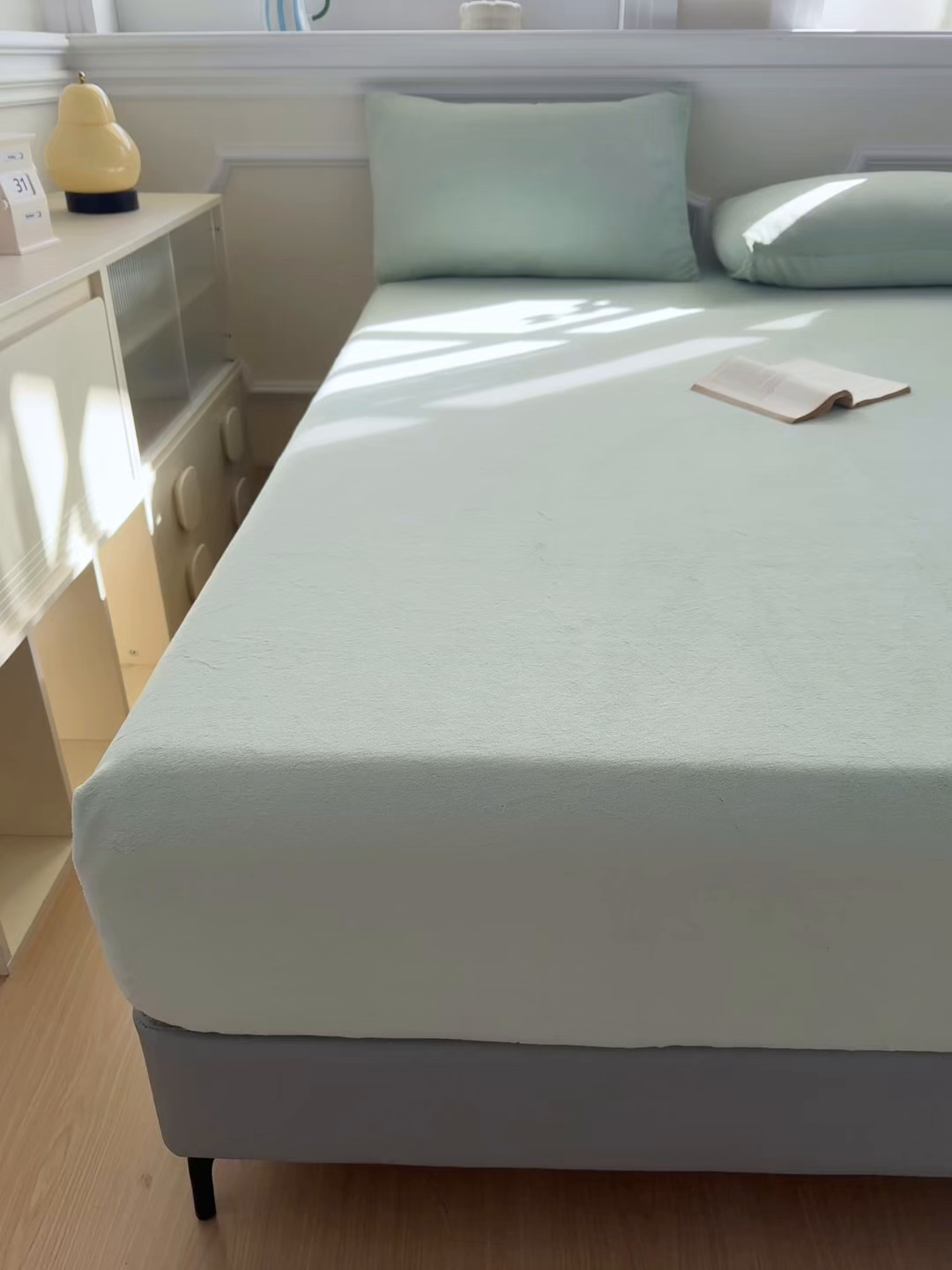 91家纺网 家纺一手货源 找家纺 沐纯家居 2025新款250g全消光牛奶绒单床笠 果绿