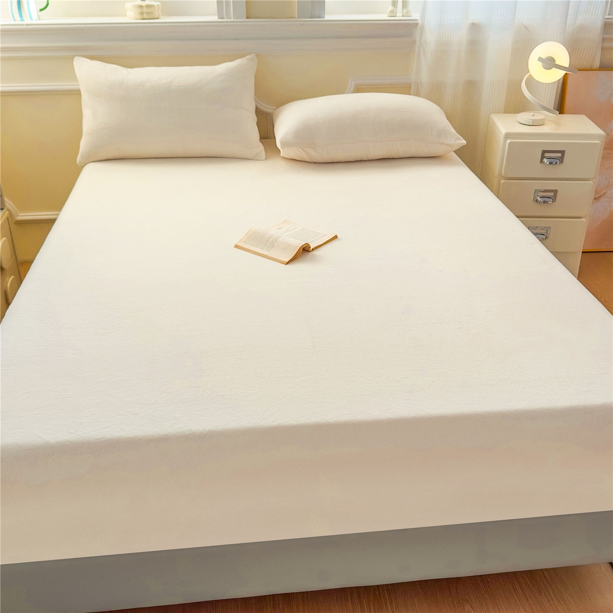 91家纺网 家纺一手货源 找家纺 沐纯家居 2025新款250g全消光牛奶绒单床笠 奶昔白