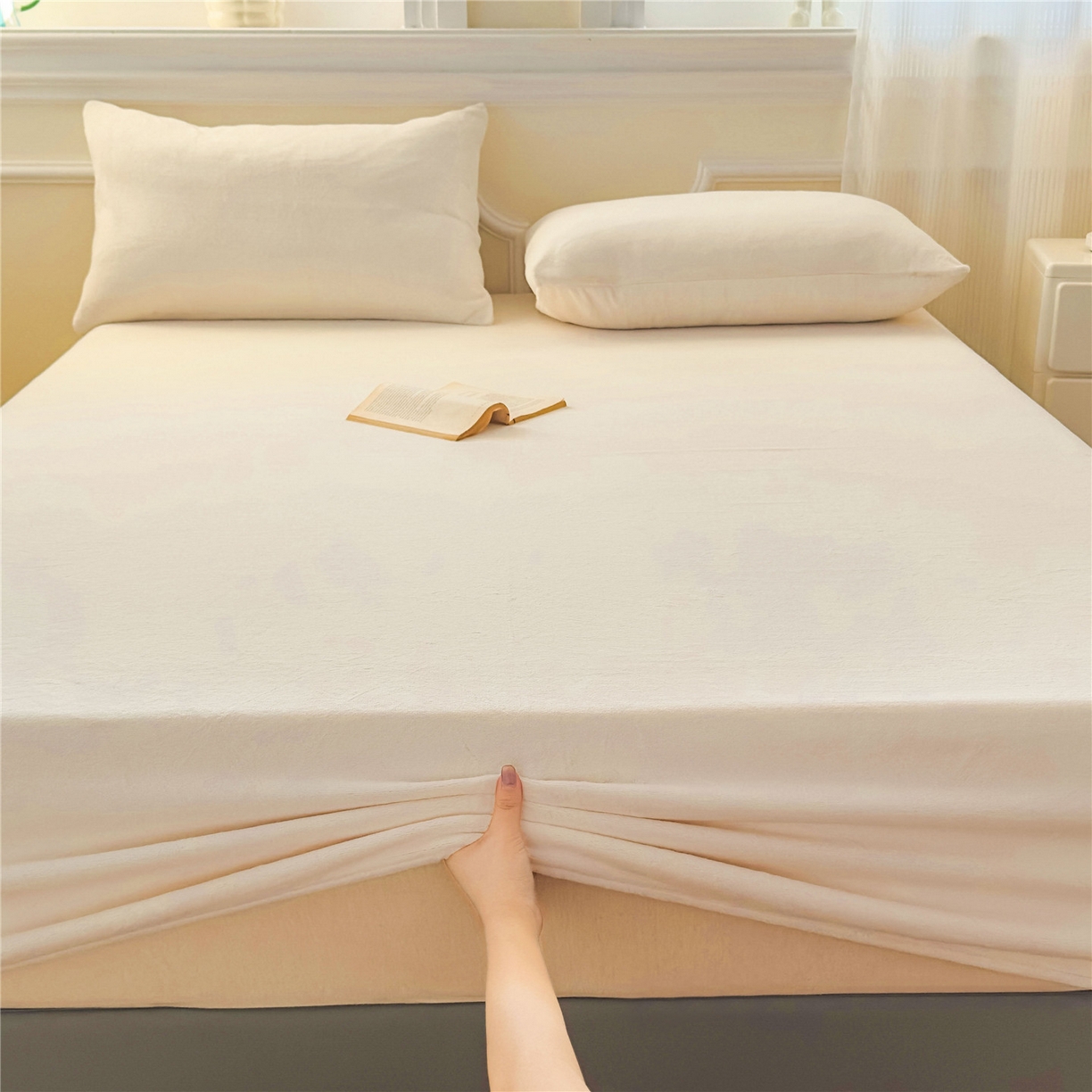 91家纺网 家纺一手货源 找家纺 沐纯家居 2025新款250g全消光牛奶绒单床笠 奶昔白