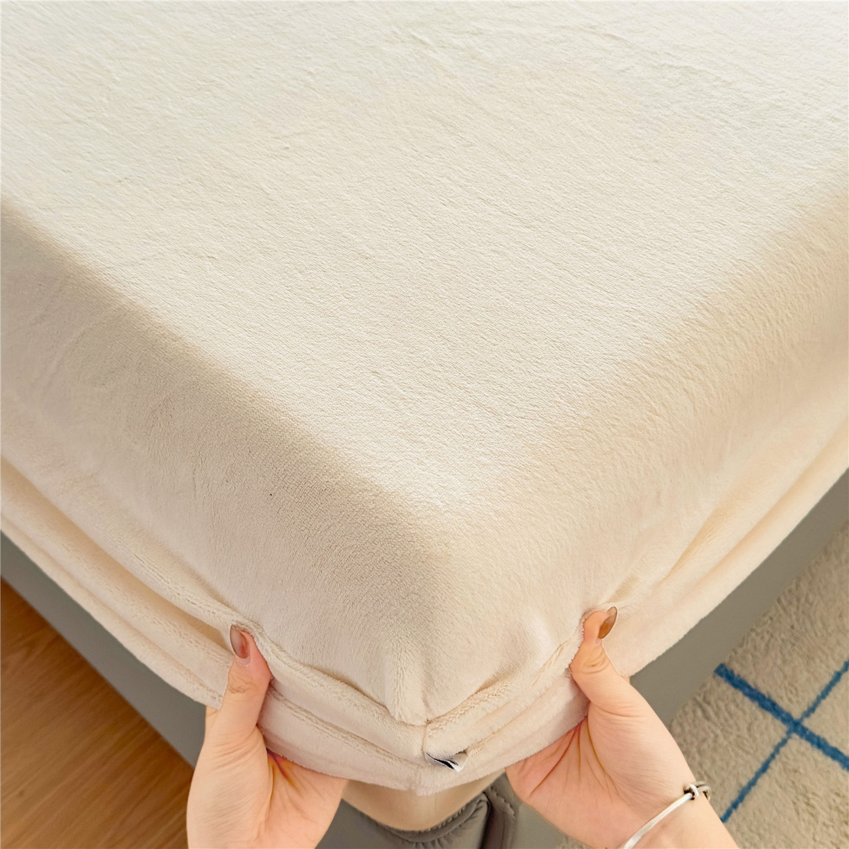 91家纺网 家纺一手货源 找家纺 沐纯家居 2025新款250g全消光牛奶绒单床笠 奶昔白