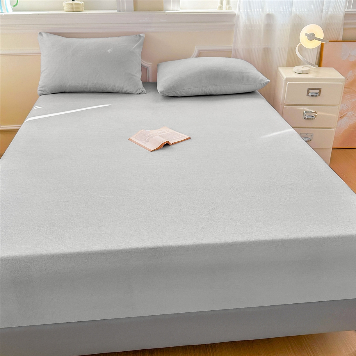 91家纺网 家纺一手货源 找家纺 沐纯家居 2025新款250g全消光牛奶绒单床笠 浅灰