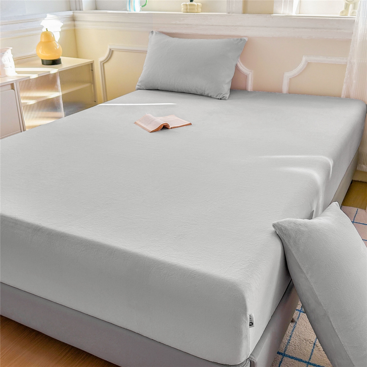 91家纺网 家纺一手货源 找家纺 沐纯家居 2025新款250g全消光牛奶绒单床笠 浅灰