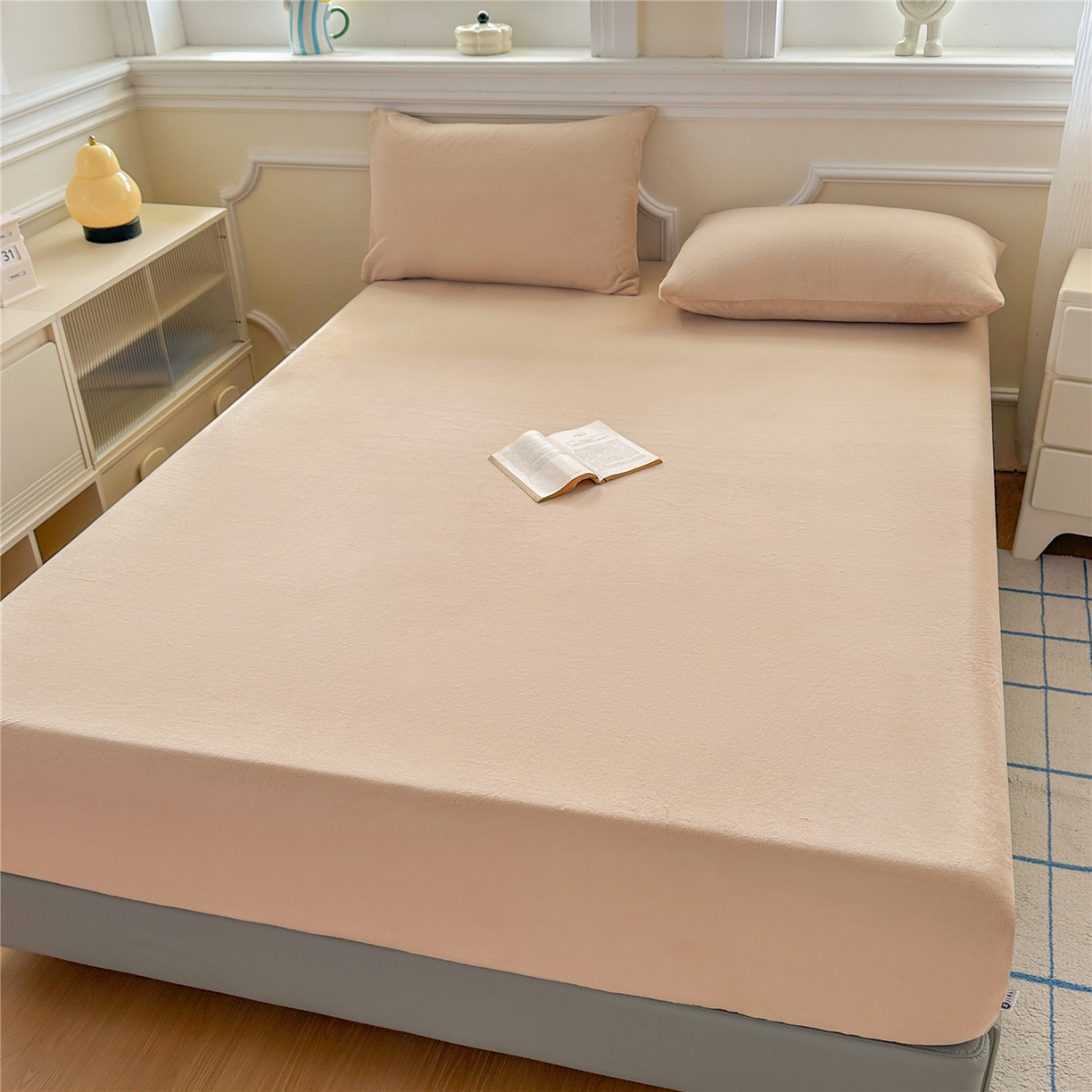 91家纺网 家纺一手货源 找家纺 沐纯家居 2025新款250g全消光牛奶绒单床笠 浅驼