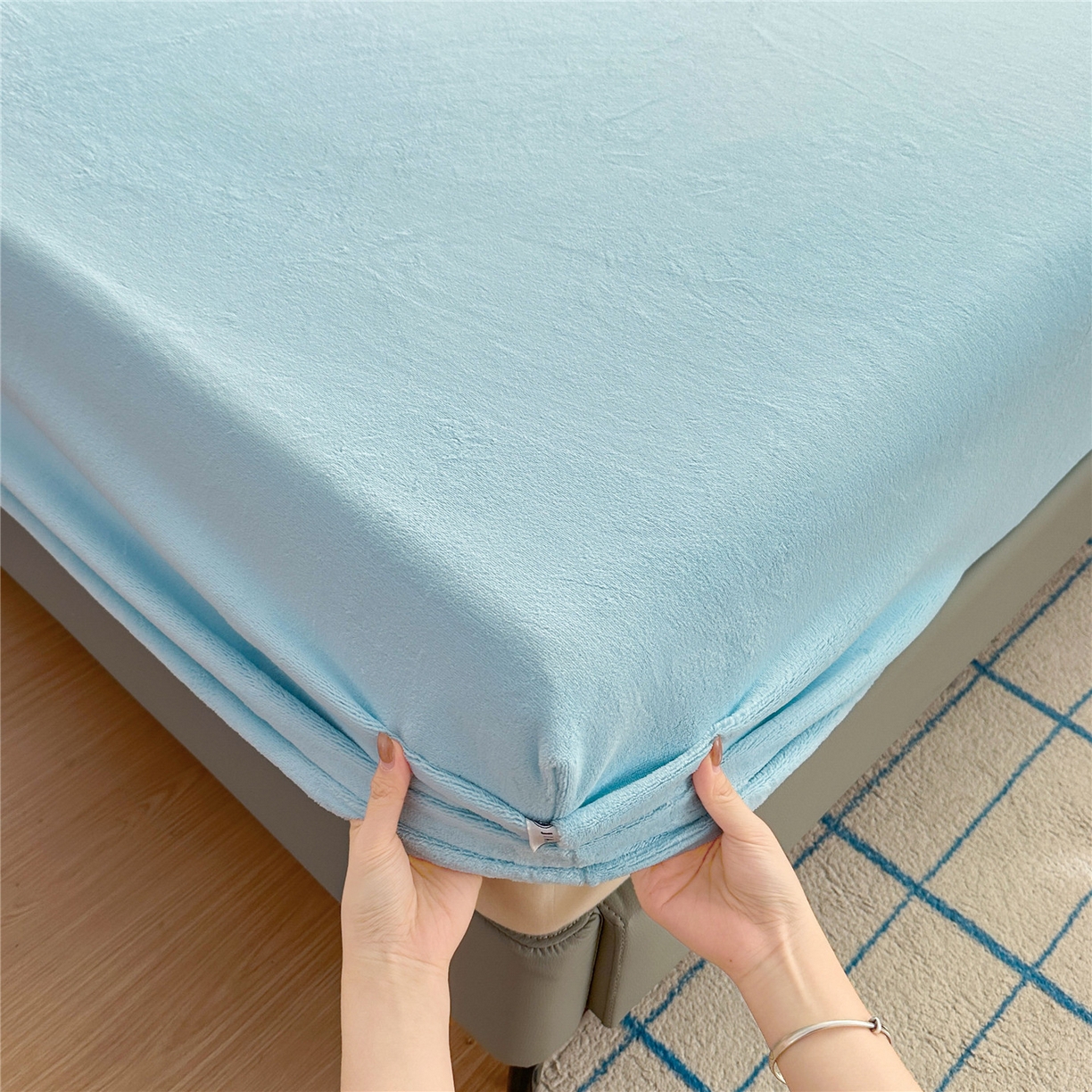 91家纺网 家纺一手货源 找家纺 沐纯家居 2025新款250g全消光牛奶绒单床笠 婴儿蓝