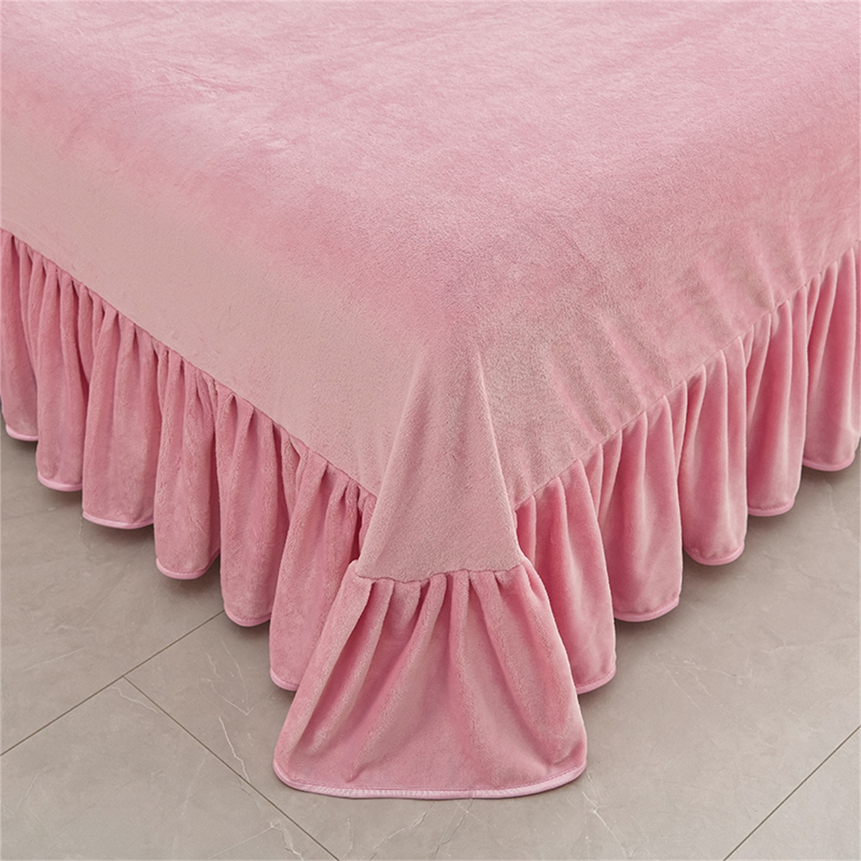 91家纺网 家纺一手货源 找家纺   玖琳家纺  2025新款220g保暖舒适牛奶绒床裙四件套 郁金香