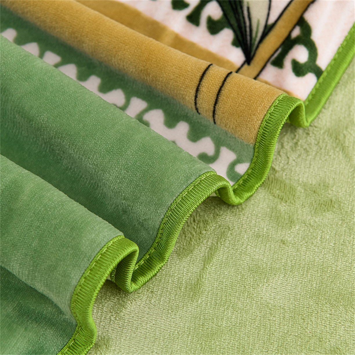 91家纺网 家纺一手货源 找家纺   玖琳家纺  2025新款220g保暖舒适牛奶绒床裙四件套 暗香