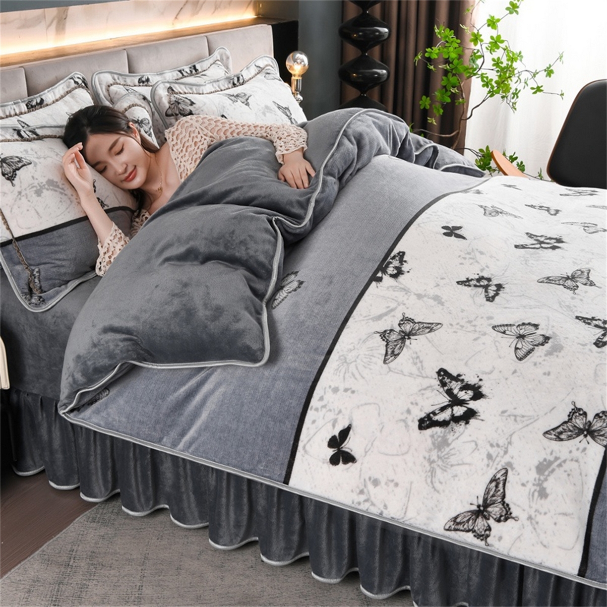 91家纺网 家纺一手货源 找家纺   玖琳家纺  2025新款220g保暖舒适牛奶绒床裙四件套 蝶恋花