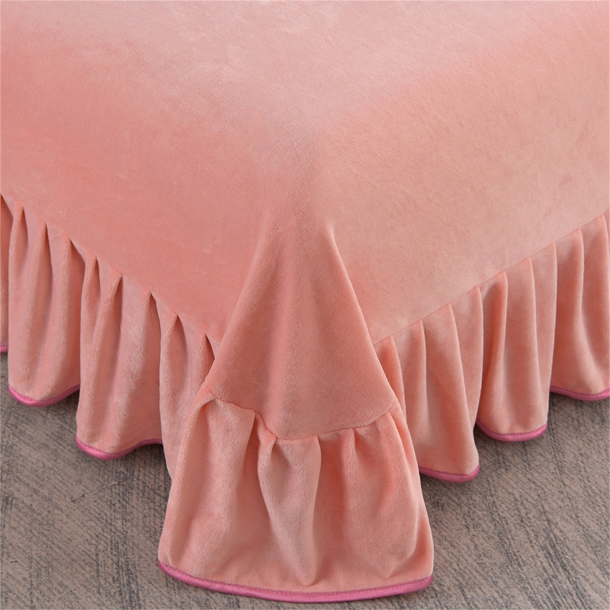 91家纺网 家纺一手货源 找家纺   玖琳家纺  2025新款220g保暖舒适牛奶绒床裙四件套 蝶舞花语