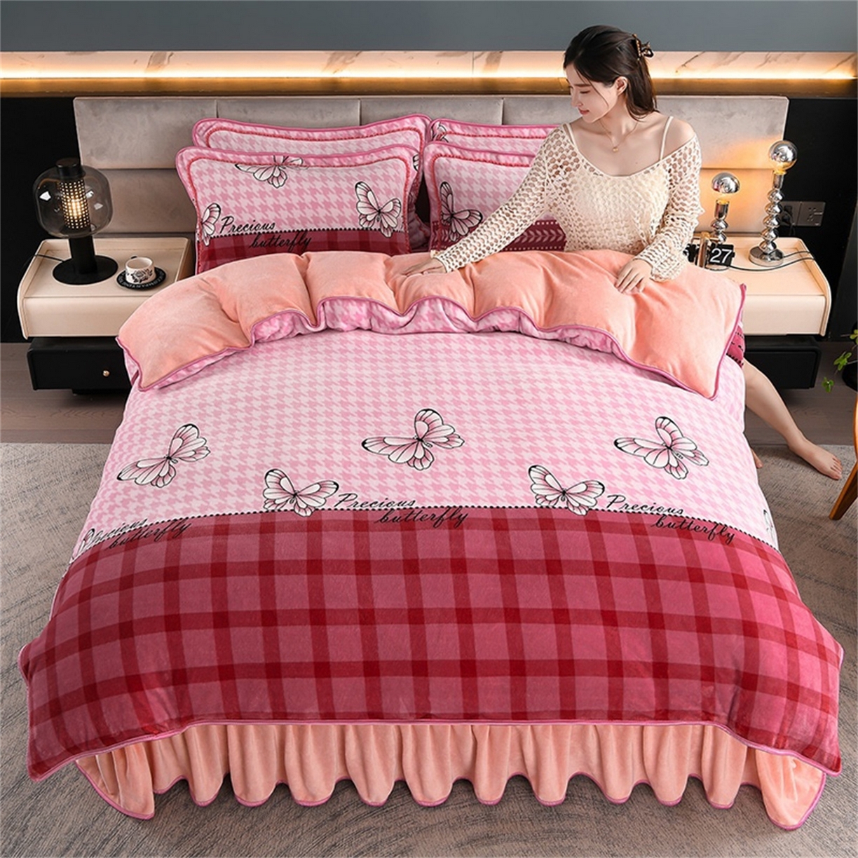 91家纺网 家纺一手货源 找家纺   玖琳家纺  2025新款220g保暖舒适牛奶绒床裙四件套 蝶舞花语