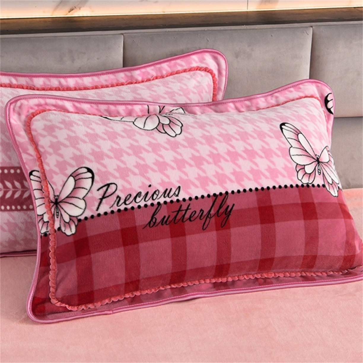 91家纺网 家纺一手货源 找家纺   玖琳家纺  2025新款220g保暖舒适牛奶绒床裙四件套 蝶舞花语