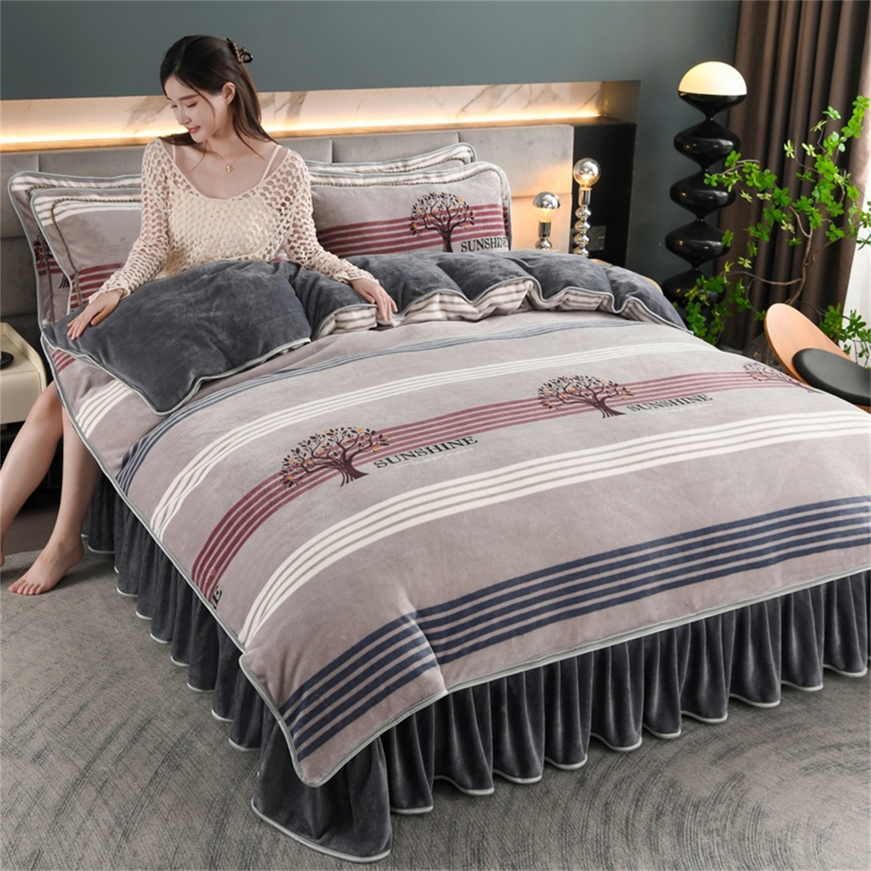 91家纺网 家纺一手货源 找家纺   玖琳家纺  2025新款220g保暖舒适牛奶绒床裙四件套 枫林晚