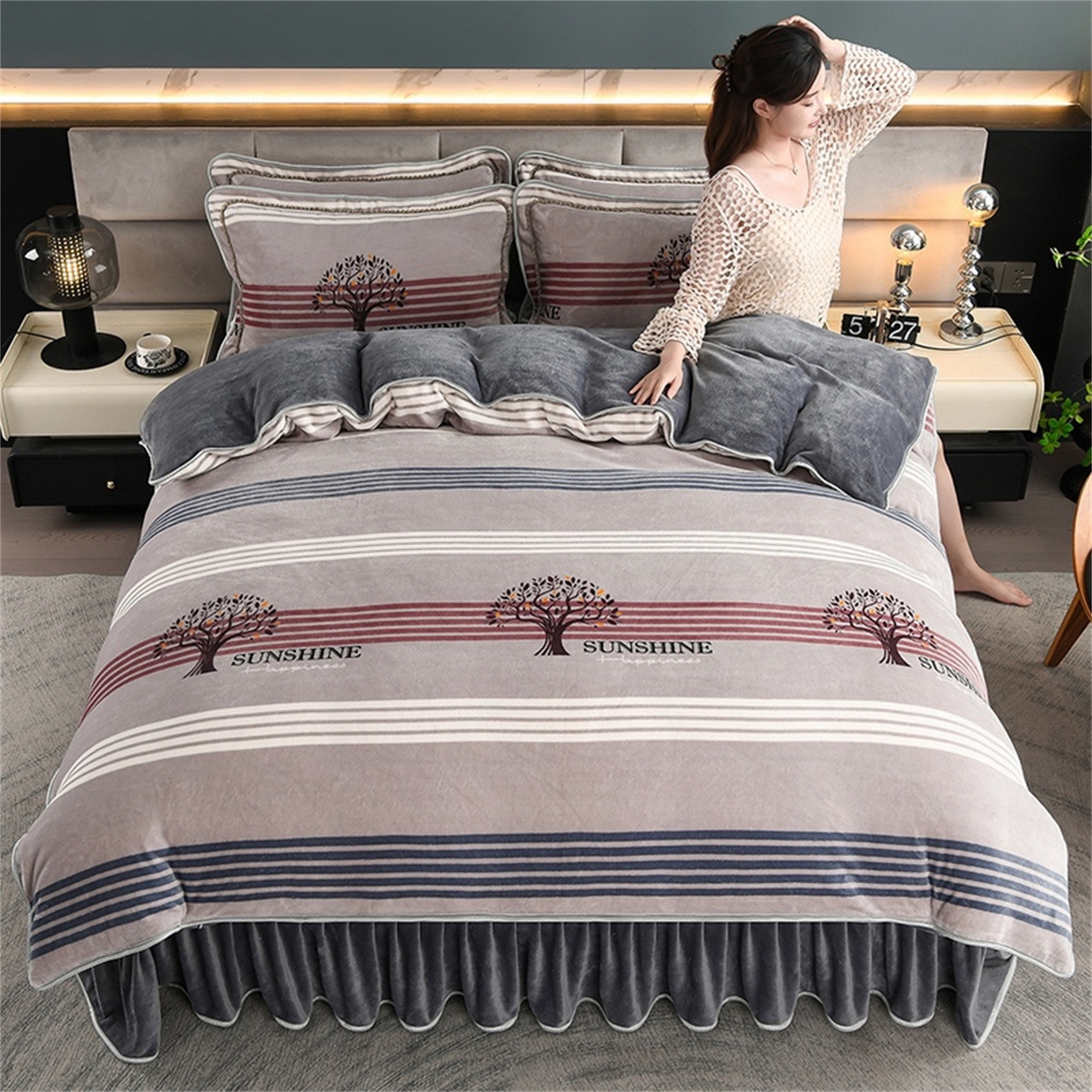 91家纺网 家纺一手货源 找家纺   玖琳家纺  2025新款220g保暖舒适牛奶绒床裙四件套 枫林晚