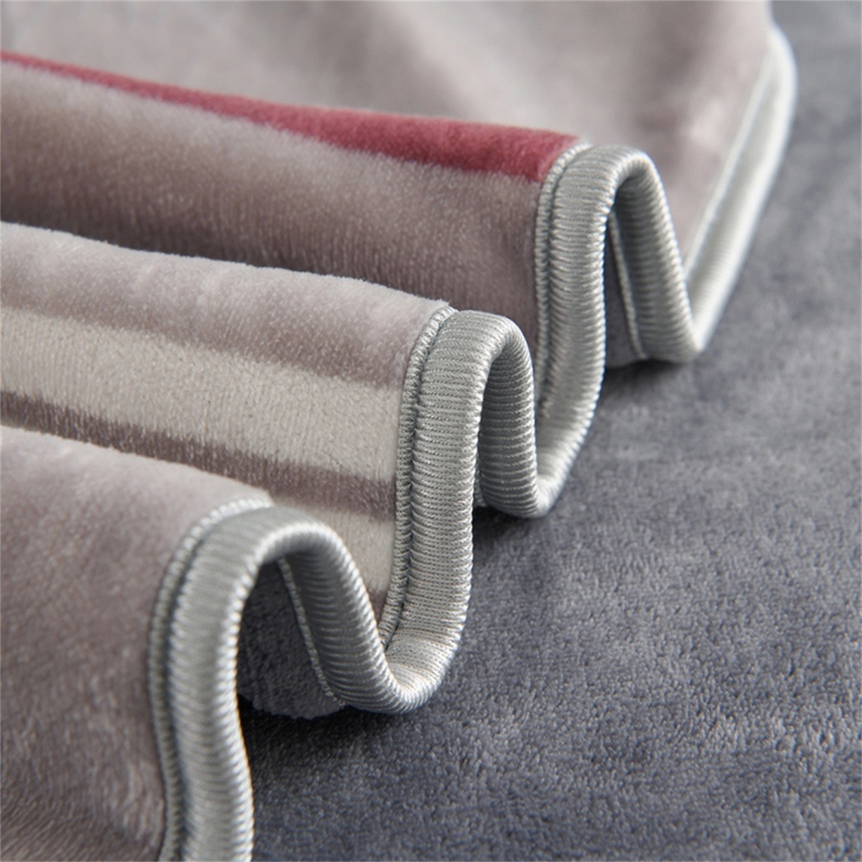 91家纺网 家纺一手货源 找家纺   玖琳家纺  2025新款220g保暖舒适牛奶绒床裙四件套 枫林晚