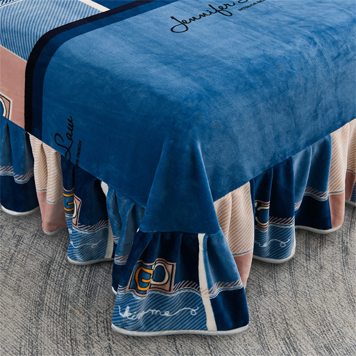 91家纺网 家纺一手货源 找家纺   玖琳家纺  2025新款220g保暖舒适牛奶绒床裙四件套 格调-蓝