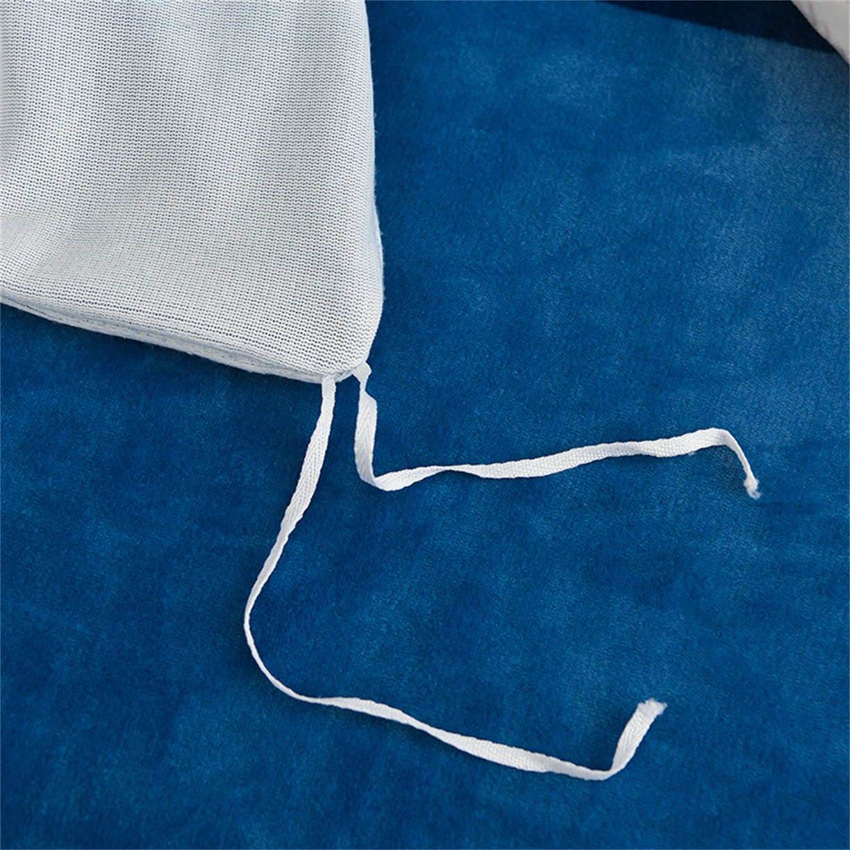 91家纺网 家纺一手货源 找家纺   玖琳家纺  2025新款220g保暖舒适牛奶绒床裙四件套 格调-蓝