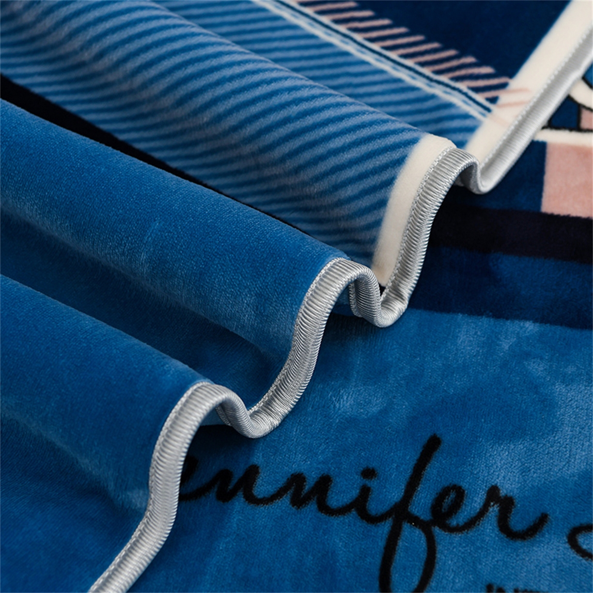 91家纺网 家纺一手货源 找家纺   玖琳家纺  2025新款220g保暖舒适牛奶绒床裙四件套 格调-蓝