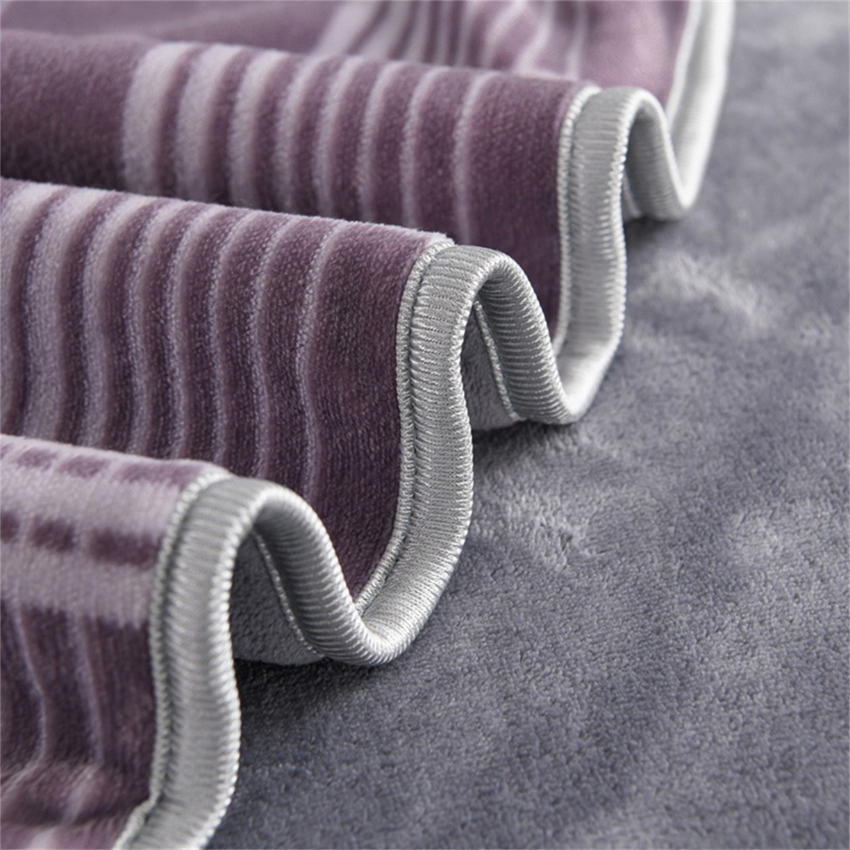 91家纺网 家纺一手货源 找家纺   玖琳家纺  2025新款220g保暖舒适牛奶绒床裙四件套 格绿