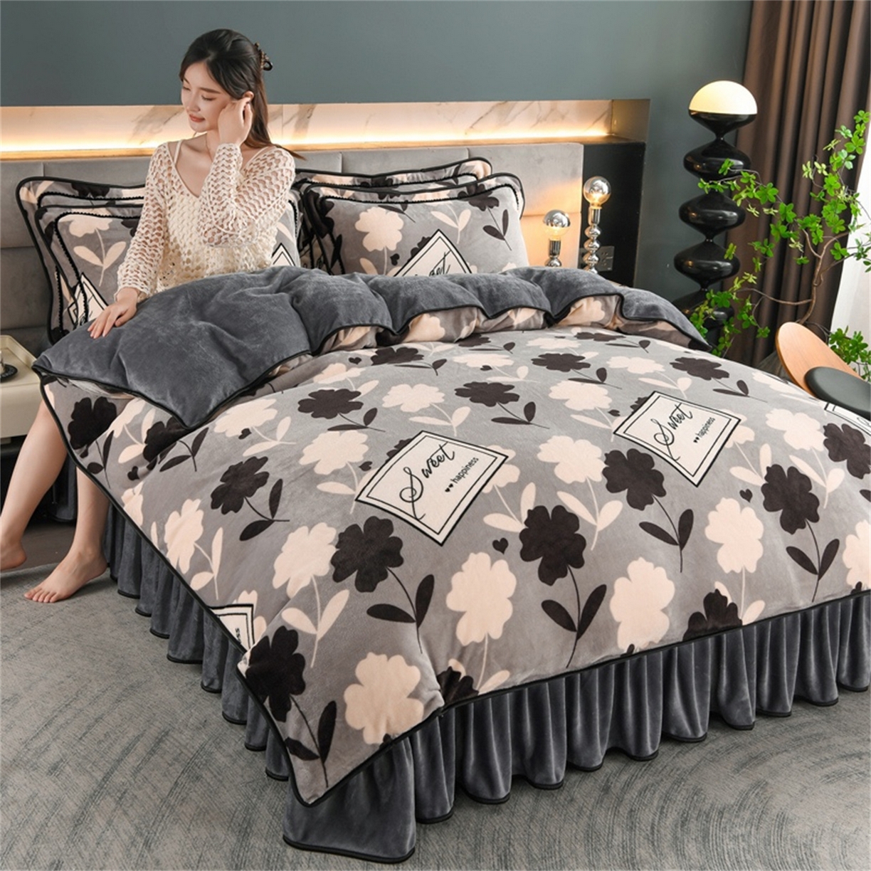 91家纺网 家纺一手货源 找家纺   玖琳家纺  2025新款220g保暖舒适牛奶绒床裙四件套 花影