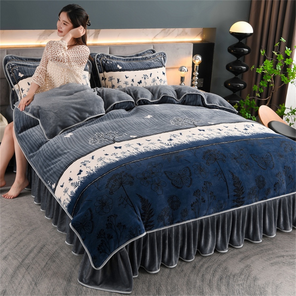 91家纺网 家纺一手货源 找家纺   玖琳家纺  2025新款220g保暖舒适牛奶绒床裙四件套 花影织梦