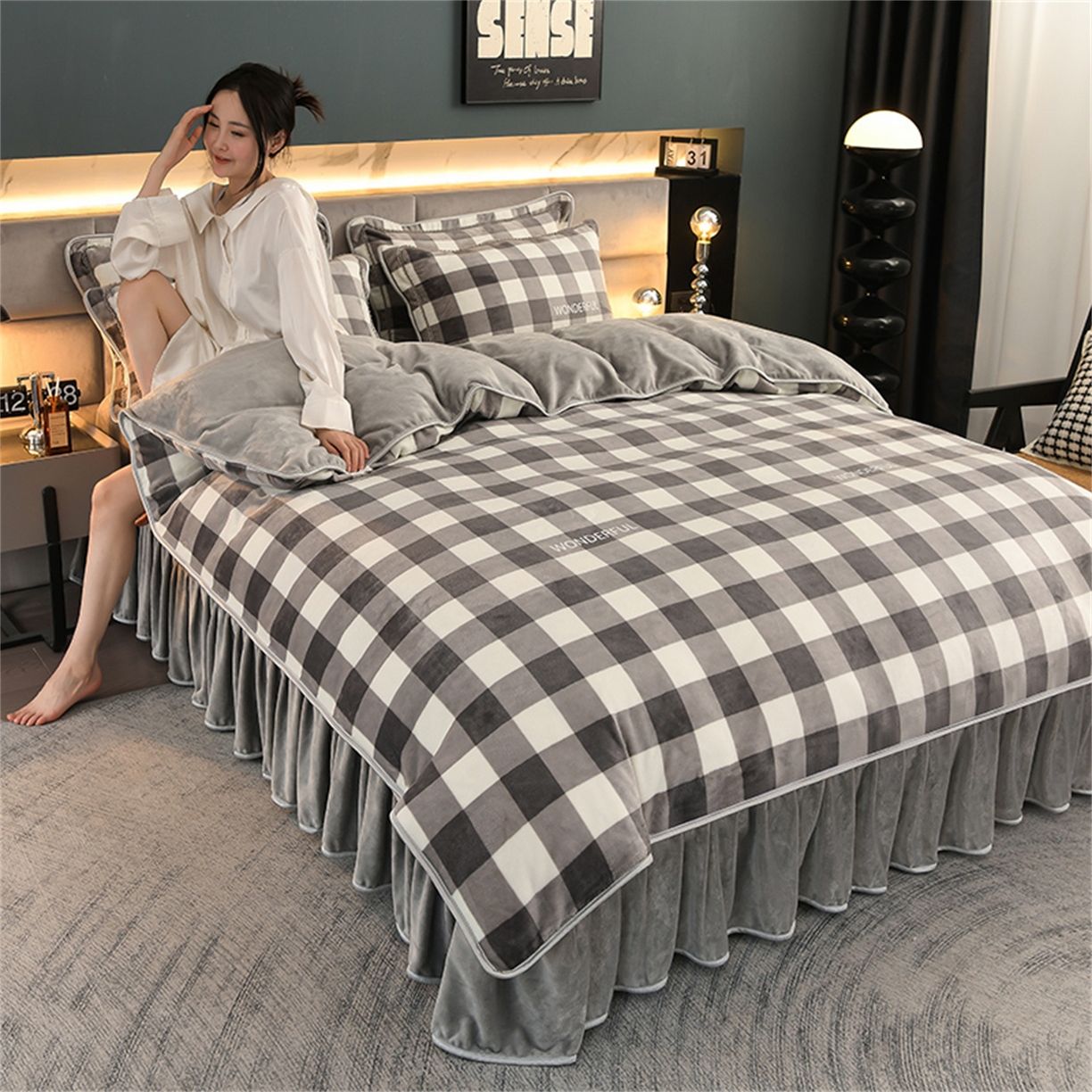 91家纺网 家纺一手货源 找家纺   玖琳家纺  2025新款220g保暖舒适牛奶绒床裙四件套 灰小格