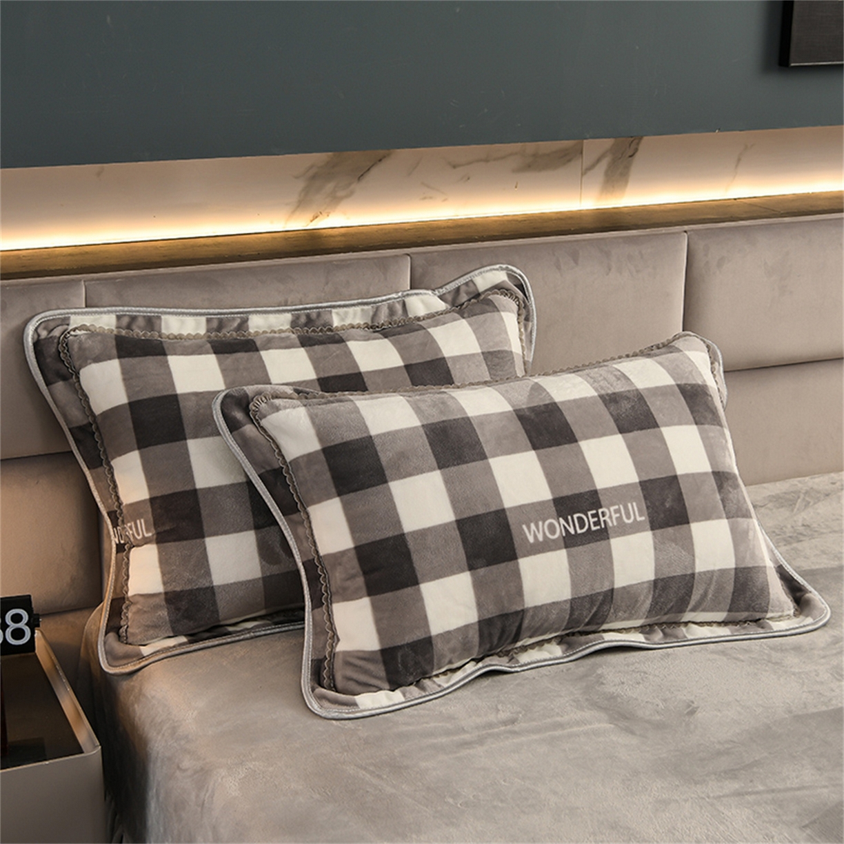 91家纺网 家纺一手货源 找家纺   玖琳家纺  2025新款220g保暖舒适牛奶绒床裙四件套 灰小格