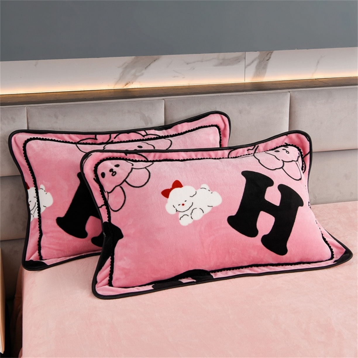 91家纺网 家纺一手货源 找家纺   玖琳家纺  2025新款220g保暖舒适牛奶绒床裙四件套 快乐时光