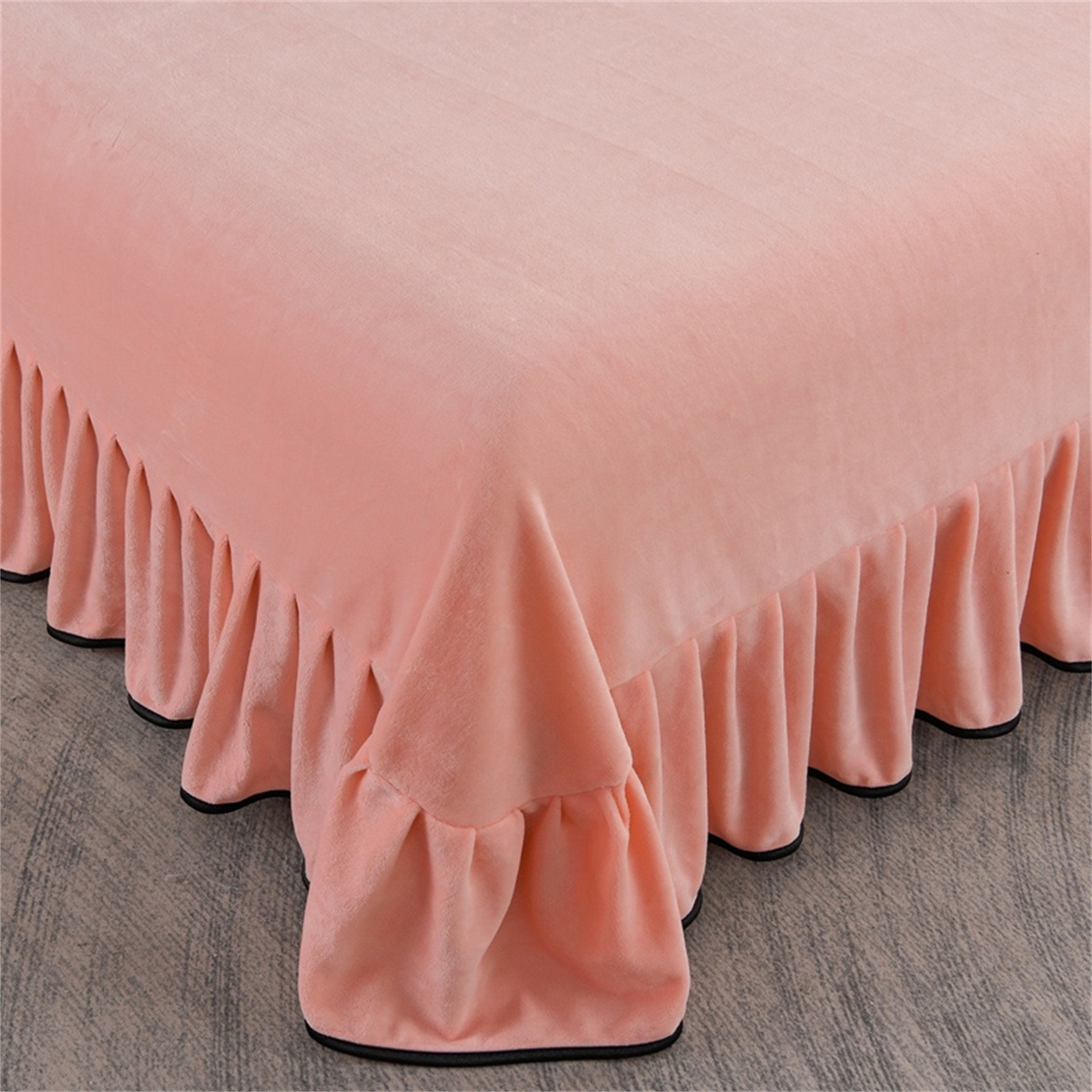 91家纺网 家纺一手货源 找家纺   玖琳家纺  2025新款220g保暖舒适牛奶绒床裙四件套 快乐时光