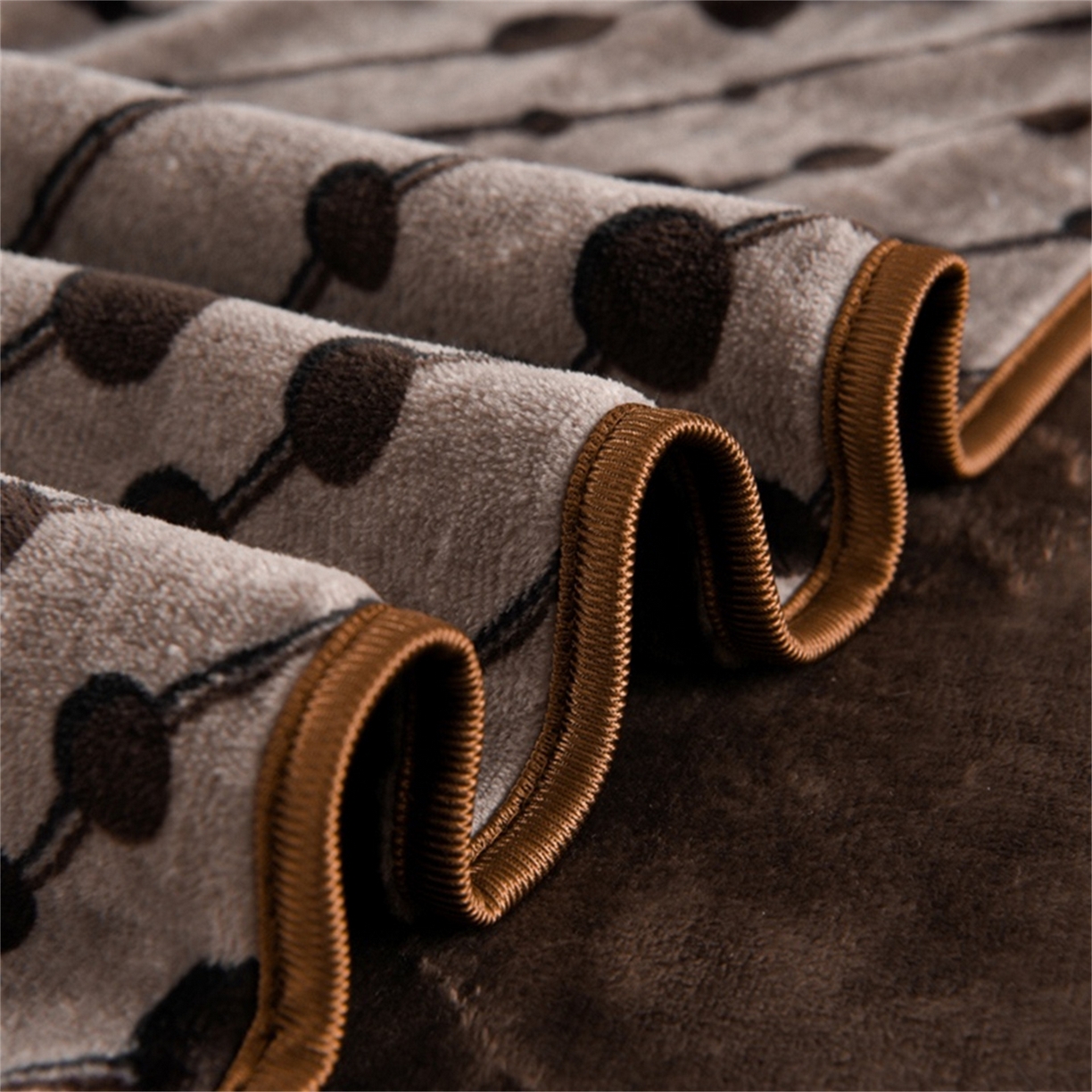 91家纺网 家纺一手货源 找家纺   玖琳家纺  2025新款220g保暖舒适牛奶绒床裙四件套 罗马假日